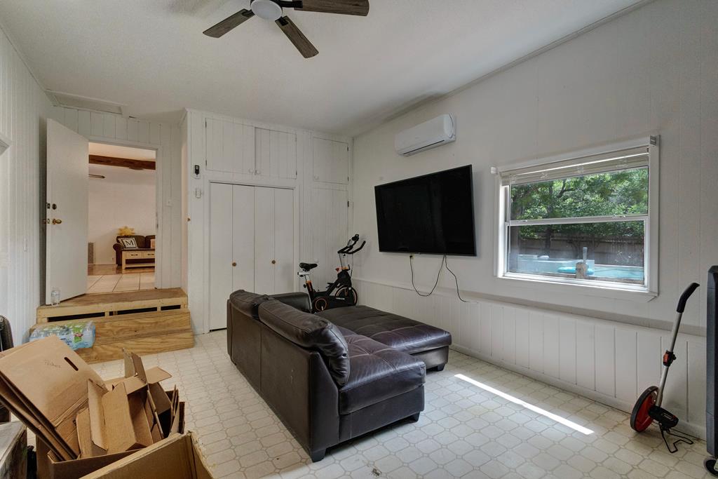 Fredericksburg, Texas, 78624, United States, 4 Bedrooms Bedrooms, ,2 BathroomsBathrooms,Residential,For Sale,2005088