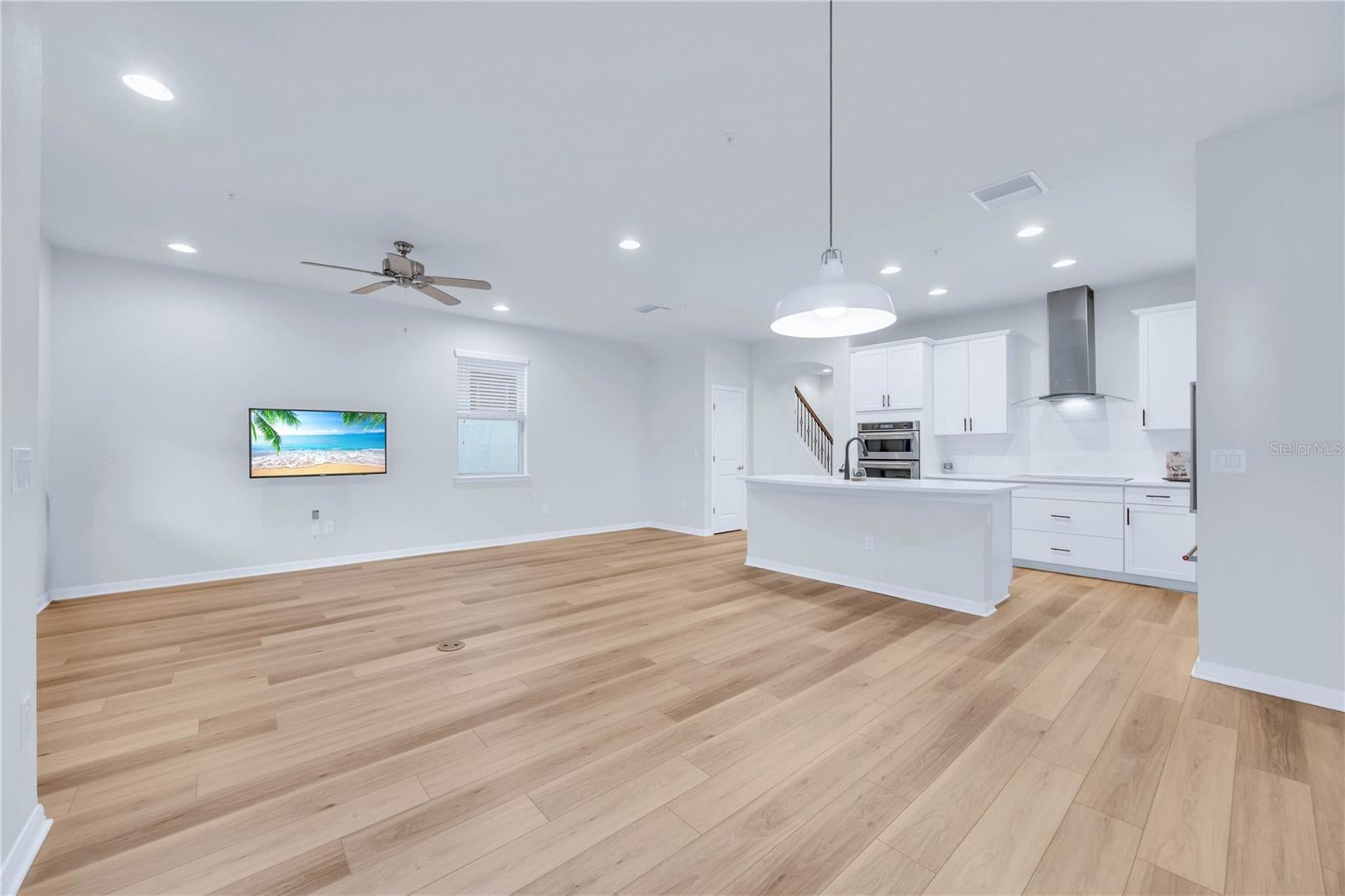 WINTER GARDEN, Florida, 34787, United States, 4 Bedrooms Bedrooms, ,3 BathroomsBathrooms,Residential,For Sale,1993845