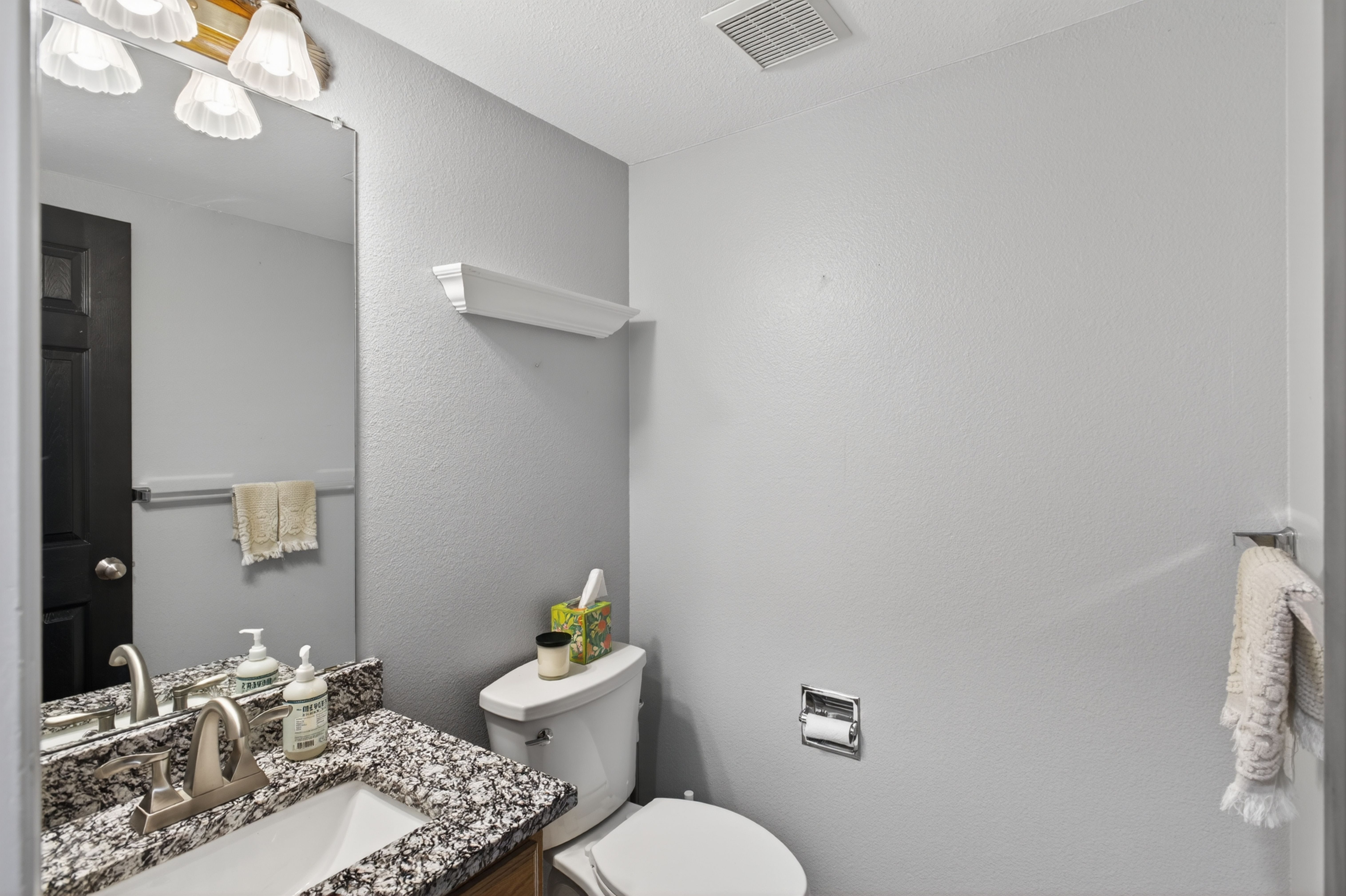 Situated on a Desirable Corner Lot in Hidden River - 物件實景