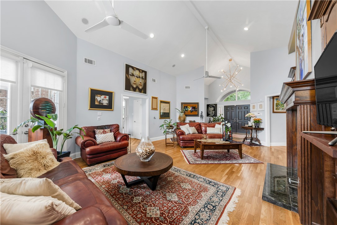 College Station, Texas, 77845, United States, 4 Bedrooms Bedrooms, ,4 BathroomsBathrooms,Residential,For Sale,1935327