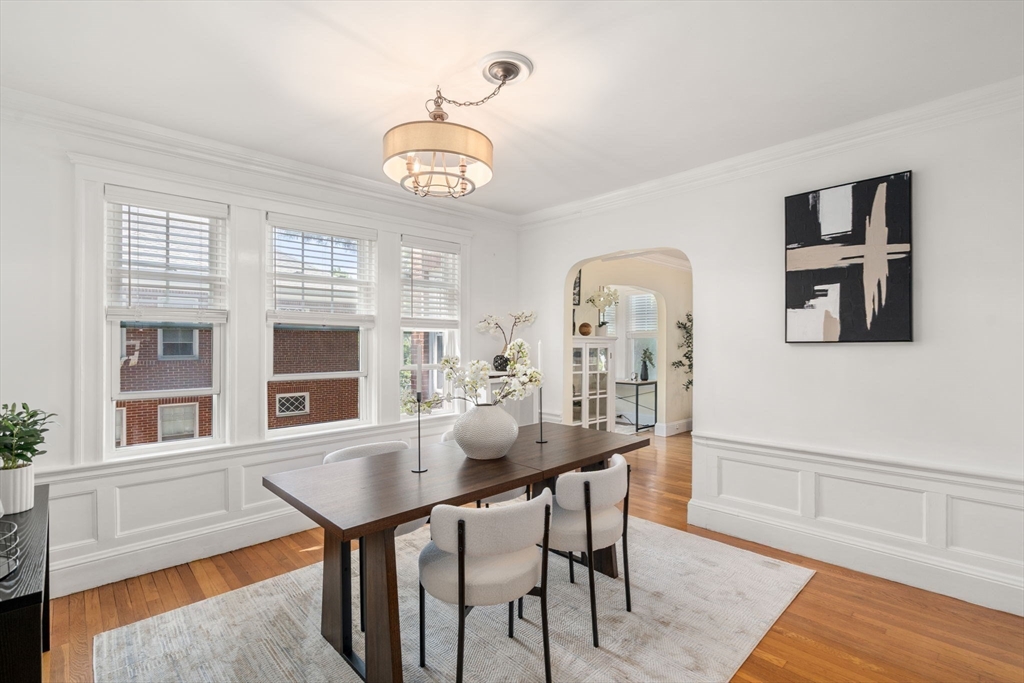 Newton, Massachusetts, 02458, United States, 2 Bedrooms Bedrooms, ,2 BathroomsBathrooms,Residential,For Sale,1906436