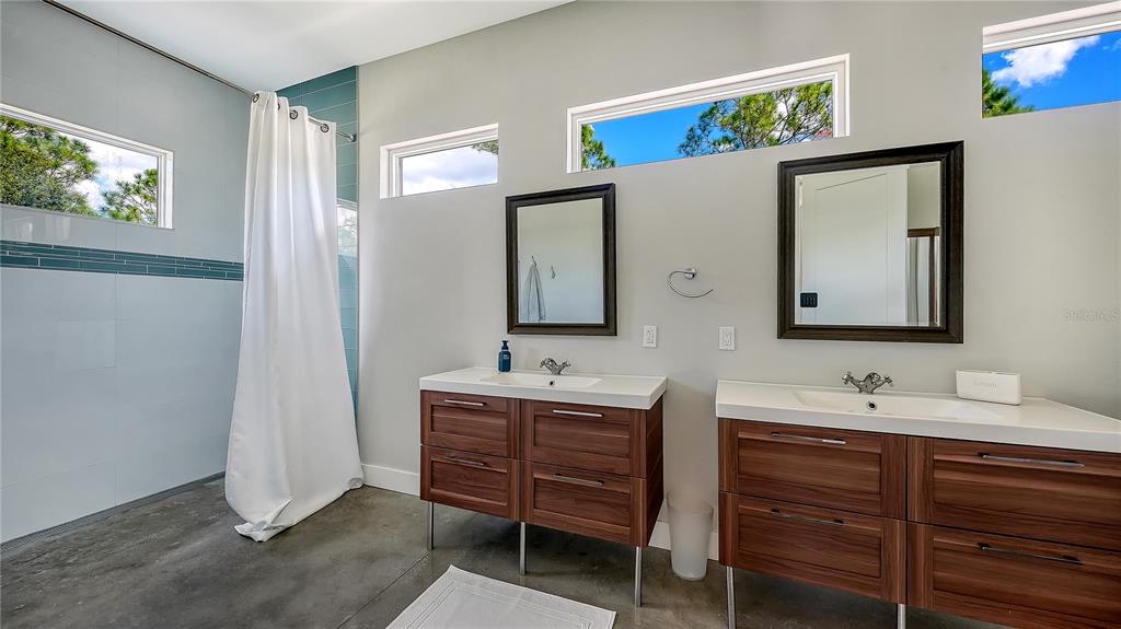 Sarasota, Florida, 34240, United States, 4 Bedrooms Bedrooms, ,4 BathroomsBathrooms,Residential,For Sale,1987822