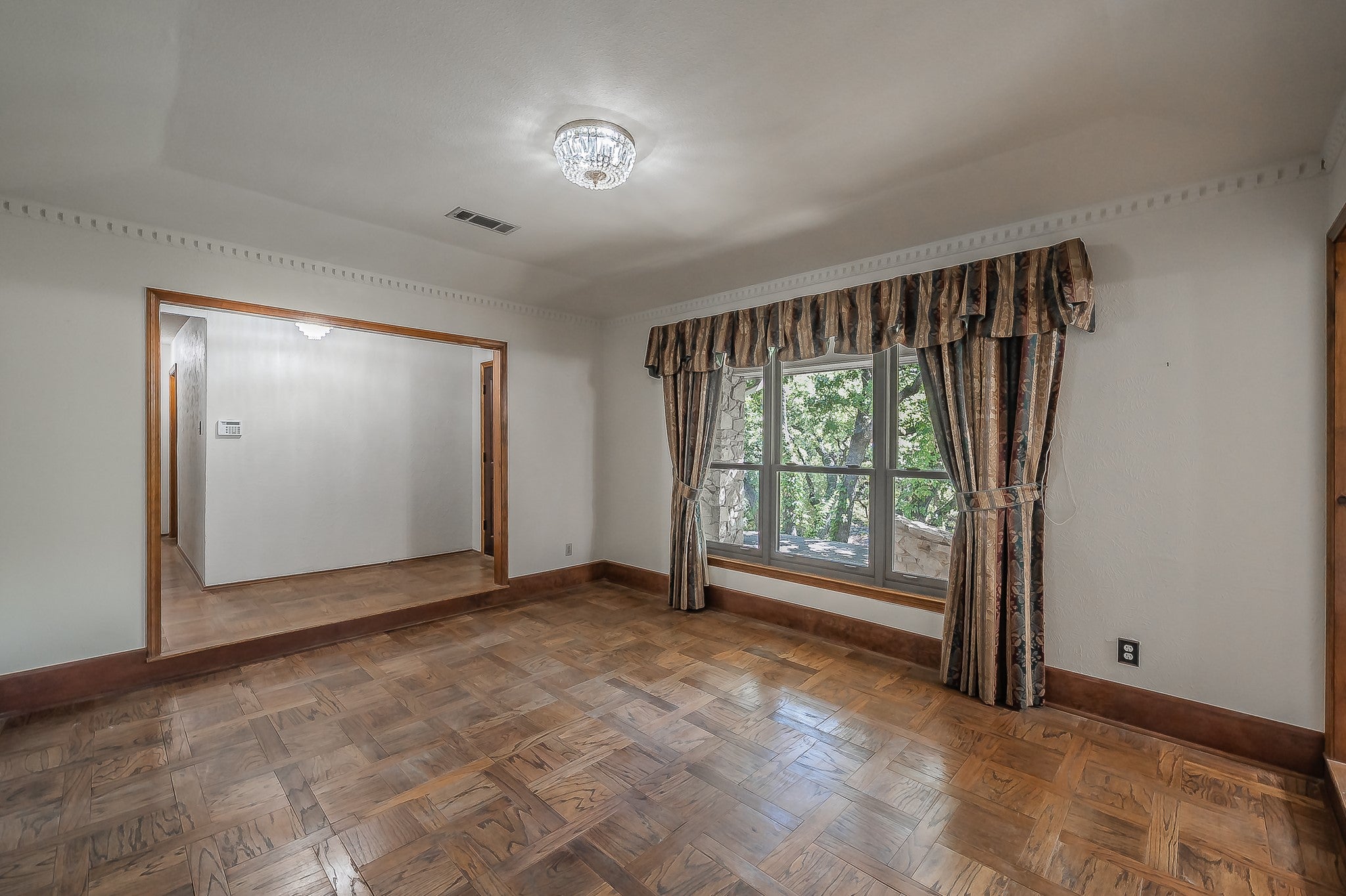 Arlington, Texas, 76012, United States, 3 Bedrooms Bedrooms, ,3 BathroomsBathrooms,Residential,For Sale,1976983