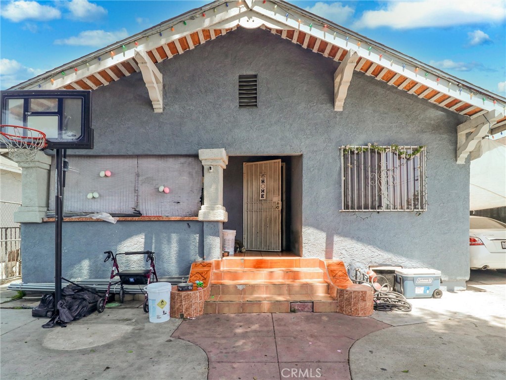 Los Angeles, California, 90003, United States, 5 Bedrooms Bedrooms, ,3 BathroomsBathrooms,Residential,For Sale,1935114