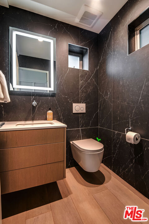 Los Angeles, California, 90069, United States, 4 Bedrooms Bedrooms, ,5 BathroomsBathrooms,Residential,For Sale,1759770