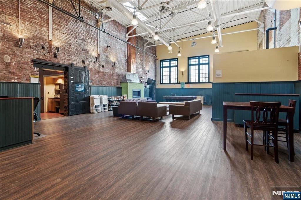 Jersey City, New Jersey, 07302, United States, 2 Bedrooms Bedrooms, ,2 BathroomsBathrooms,Residential,For Sale,1927201