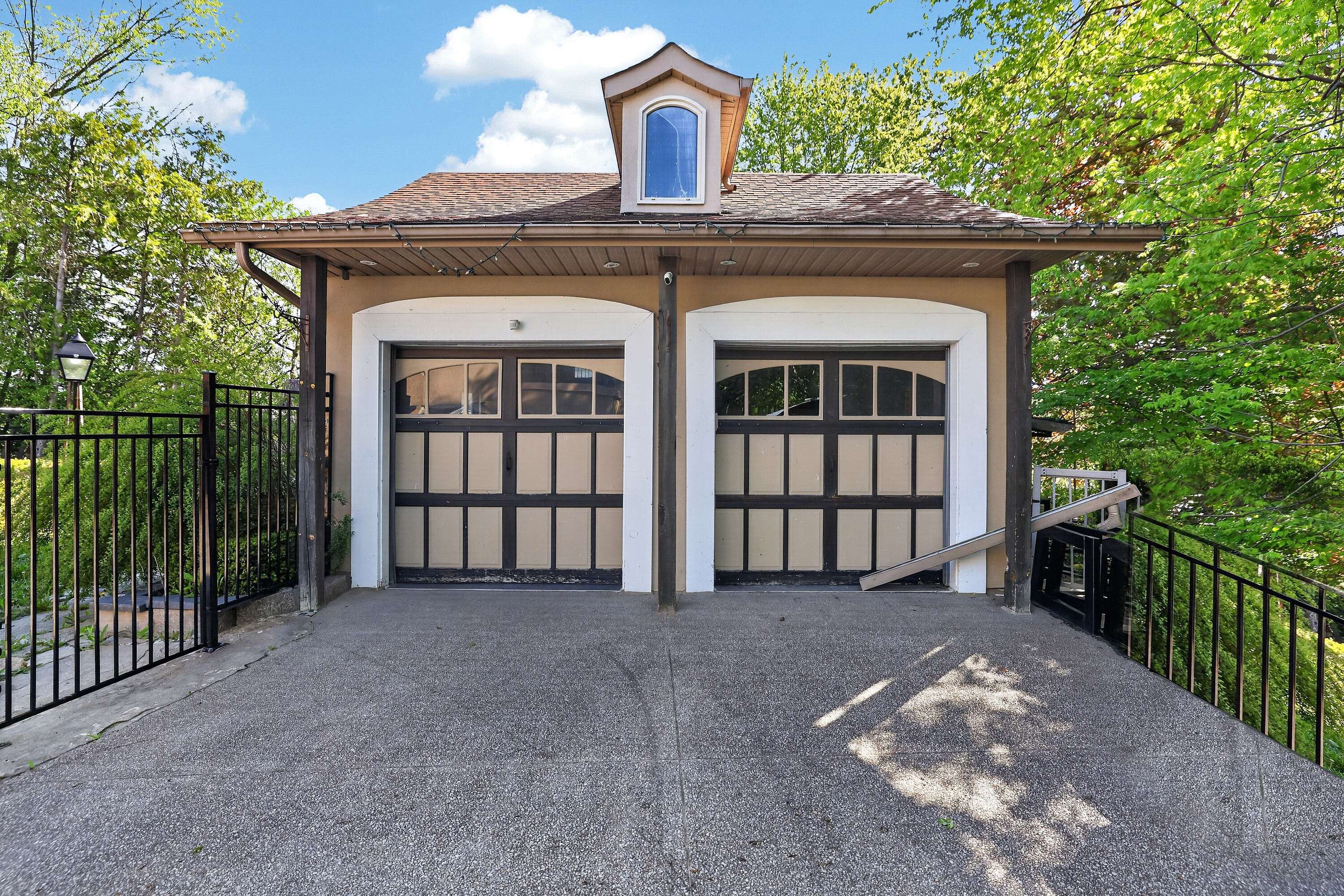  Stunning Estate-Sized Lot - 物件實景
