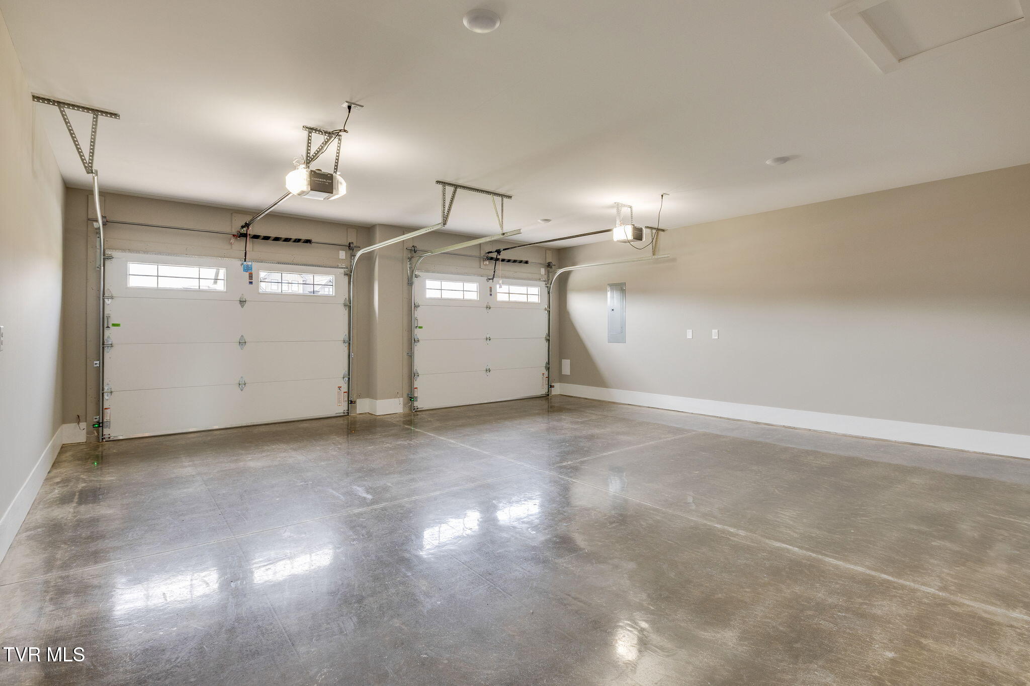 Jonesborough, Tennessee, 37659, United States, 4 Bedrooms Bedrooms, ,3 BathroomsBathrooms,Residential,For Sale,1974561