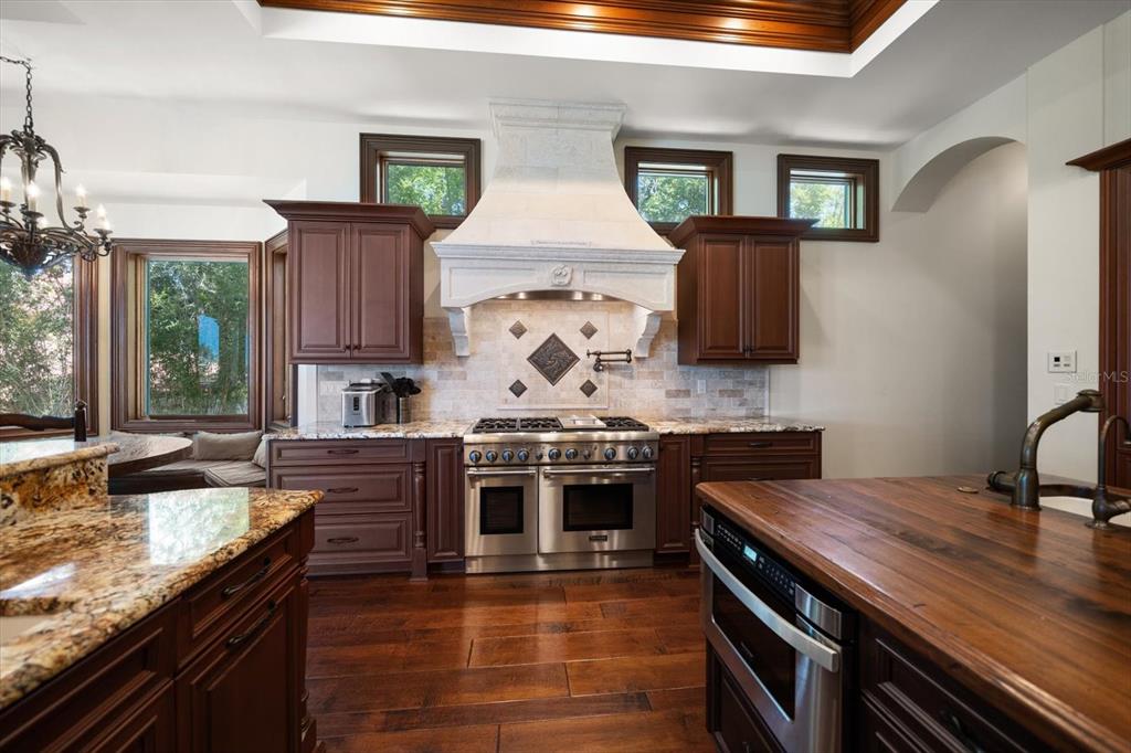 Largo, Florida, 33774, United States, 5 Bedrooms Bedrooms, ,7 BathroomsBathrooms,Residential,For Sale,1876225