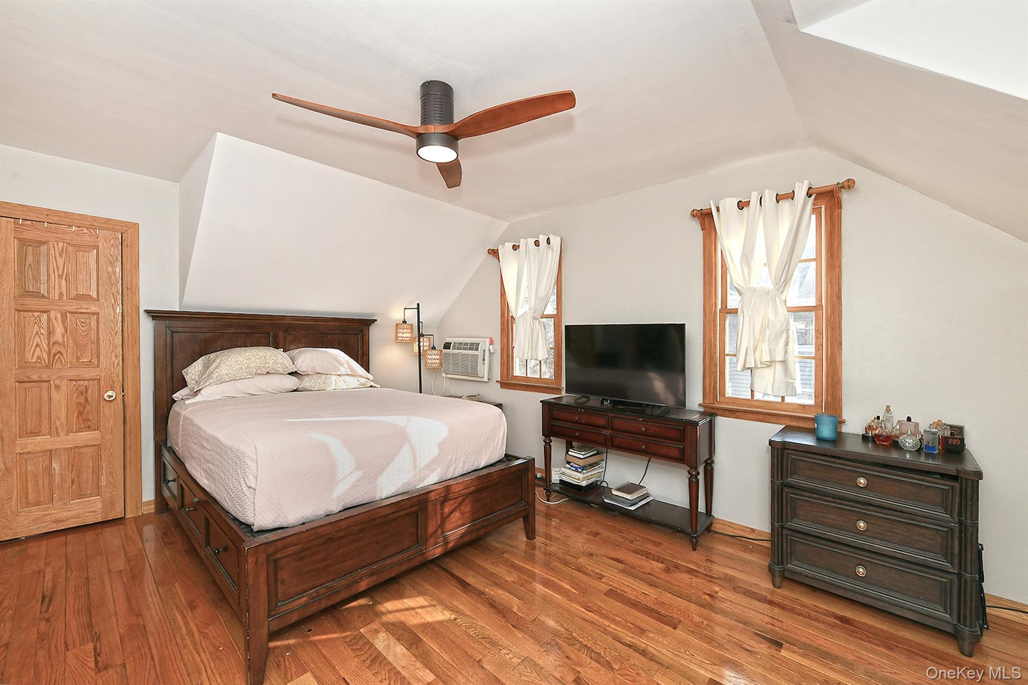 Freeport, New York, 11520, United States, 3 Bedrooms Bedrooms, ,2 BathroomsBathrooms,Residential,For Sale,2003300