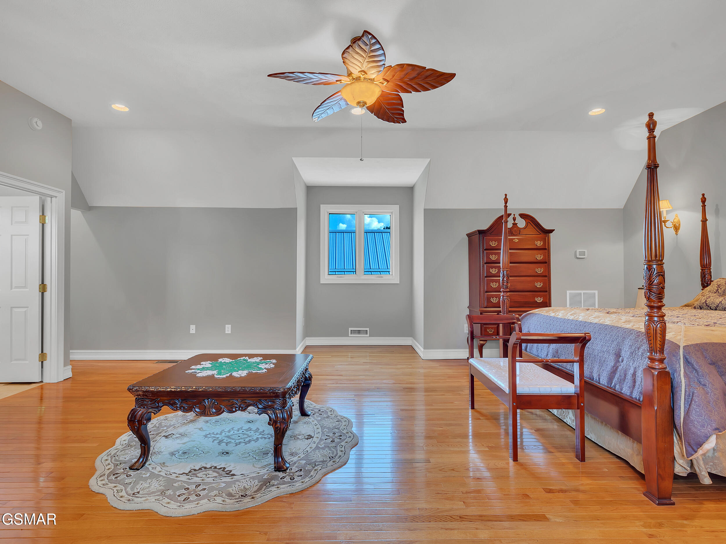 Mooresburg, Tennessee, 37811, United States, 3 Bedrooms Bedrooms, ,5 BathroomsBathrooms,Residential,For Sale,1974875