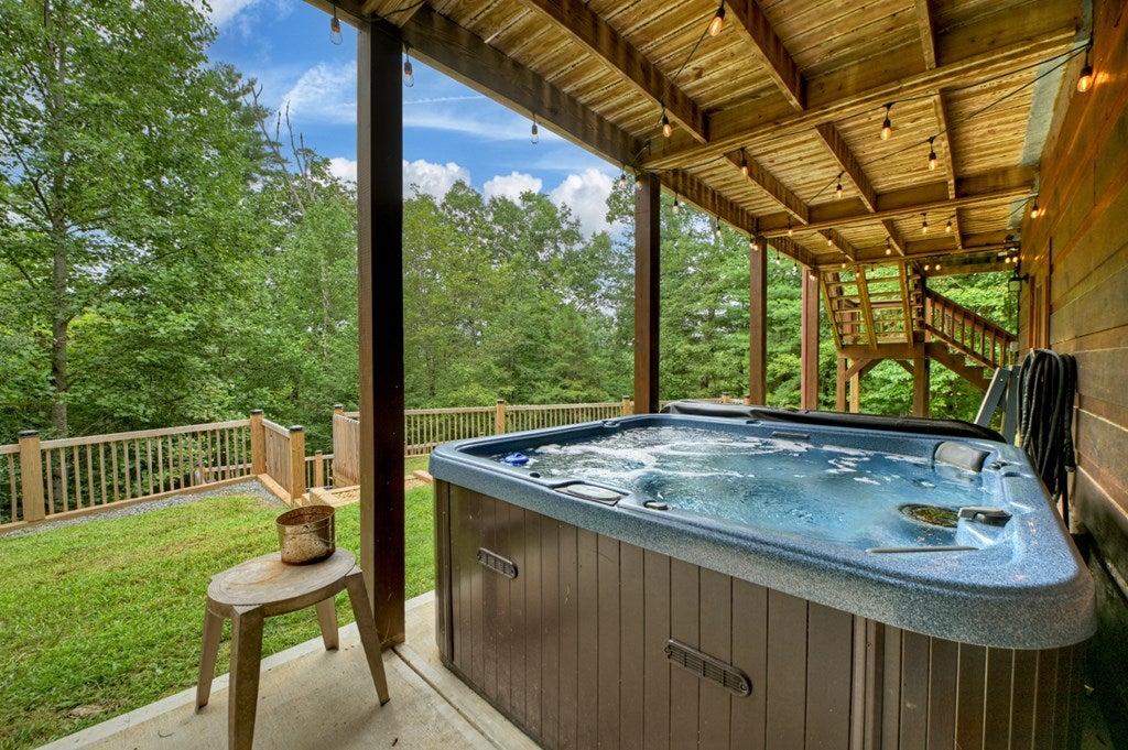 Ellijay, Georgia, 30540, United States, 3 Bedrooms Bedrooms, ,3 BathroomsBathrooms,Residential,For Sale,1916949