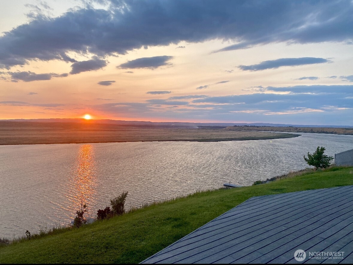 Moses Lake, Washington, 98837, United States, 3 Bedrooms Bedrooms, ,2 BathroomsBathrooms,Residential,For Sale,1876419