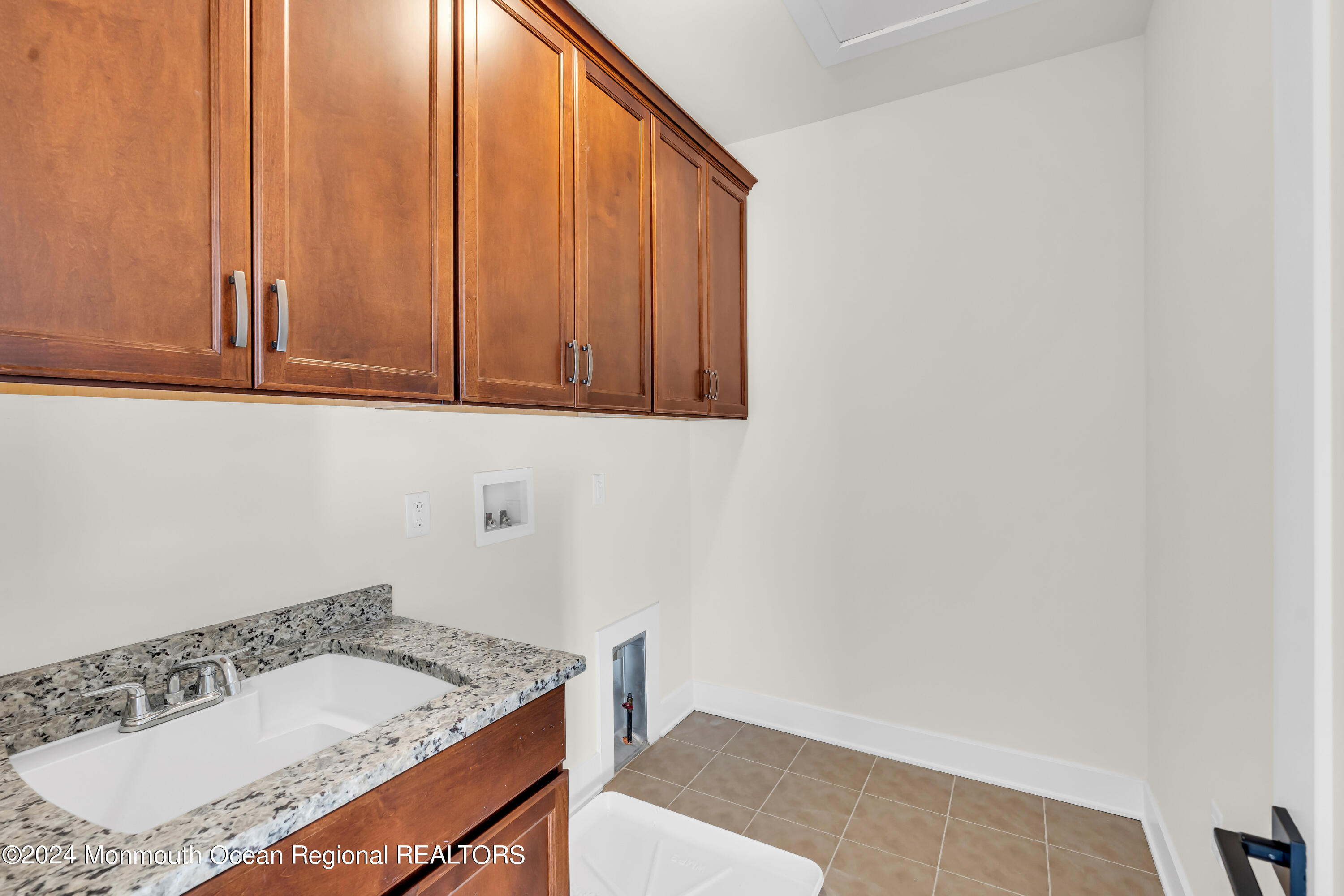 Middletown, New Jersey, 07748, United States, 4 Bedrooms Bedrooms, ,4 BathroomsBathrooms,Residential,For Sale,2001842