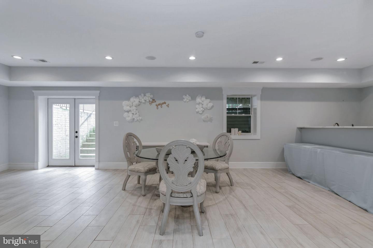 Fairfax, Virginia, 22030, United States, 6 Bedrooms Bedrooms, ,7 BathroomsBathrooms,Residential,For Sale,1997396