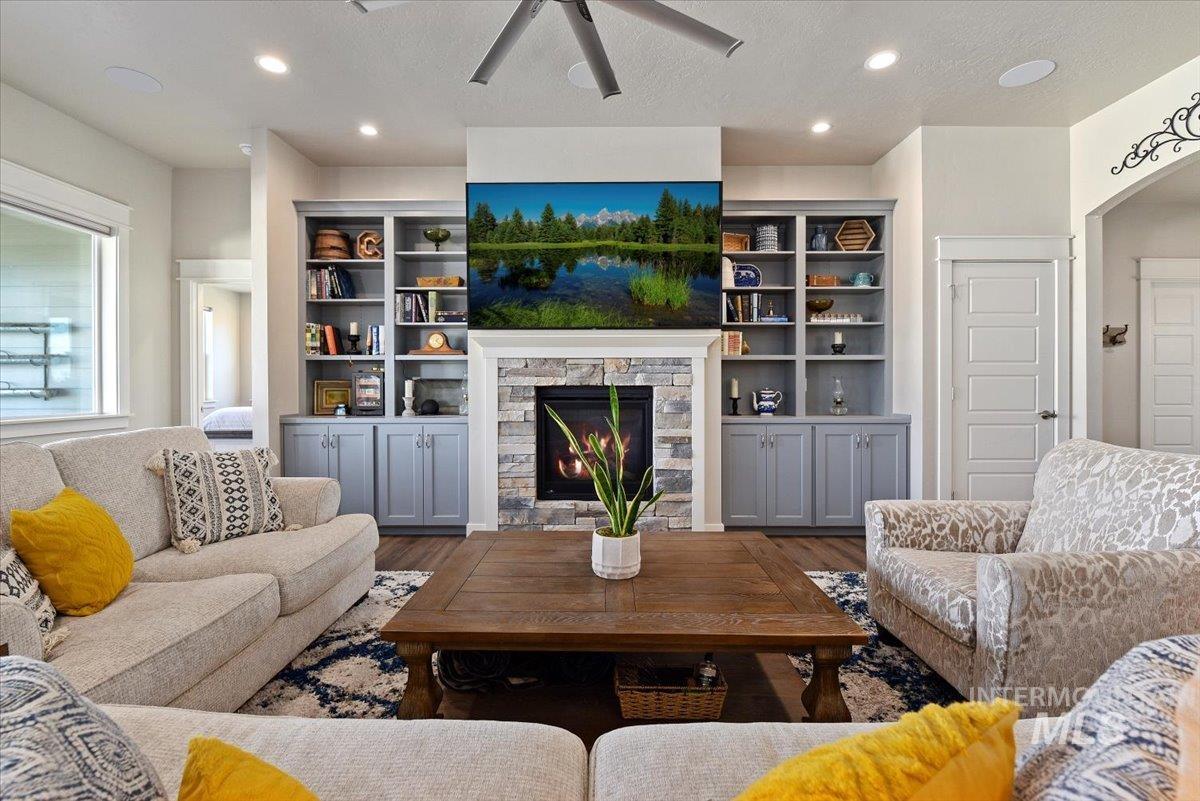 Nampa, Idaho, 83687, United States, 4 Bedrooms Bedrooms, ,Residential,For Sale,1970724