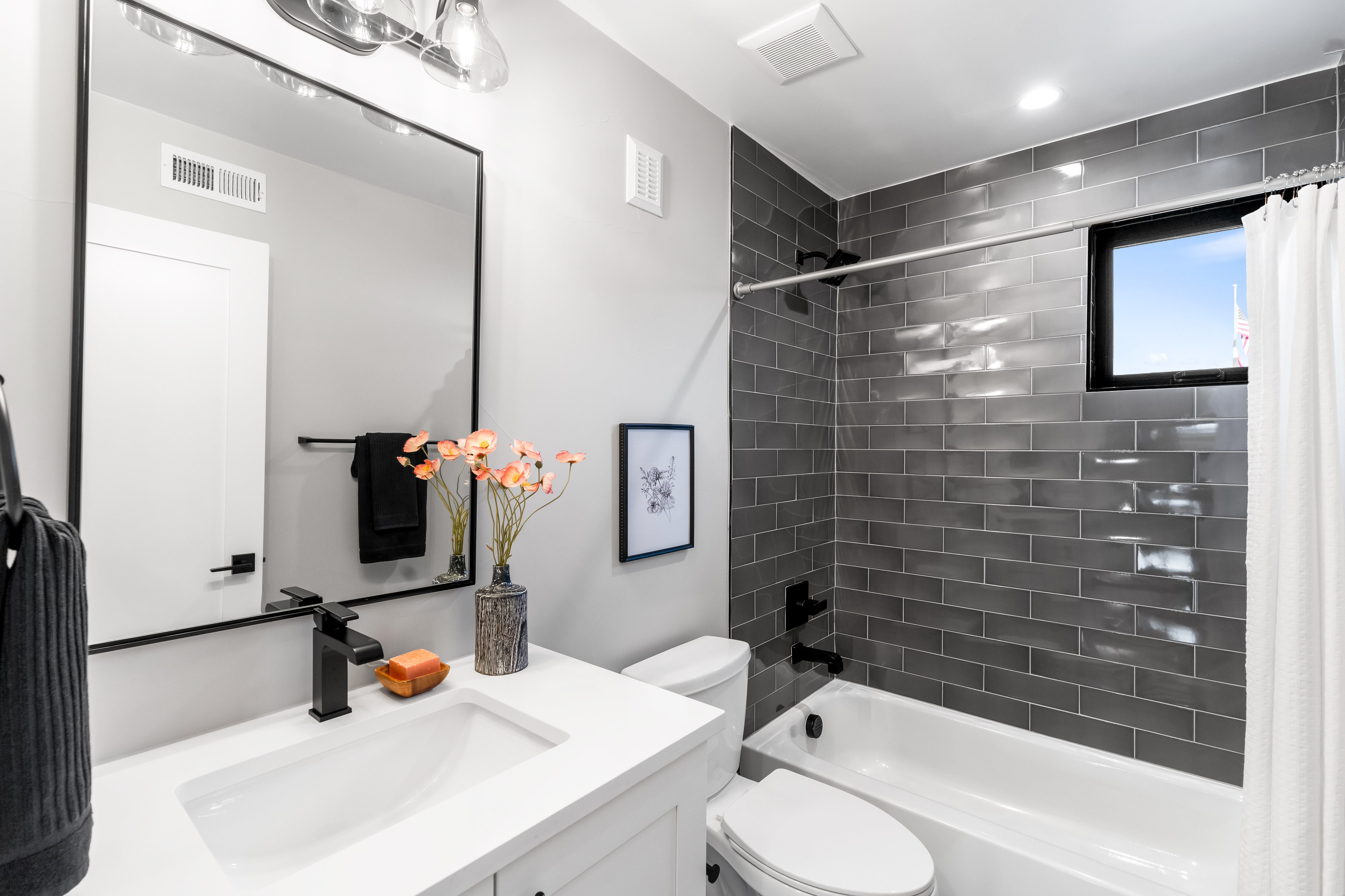  Sunny Corner Lot  Park + Skyline Views - 物件實景