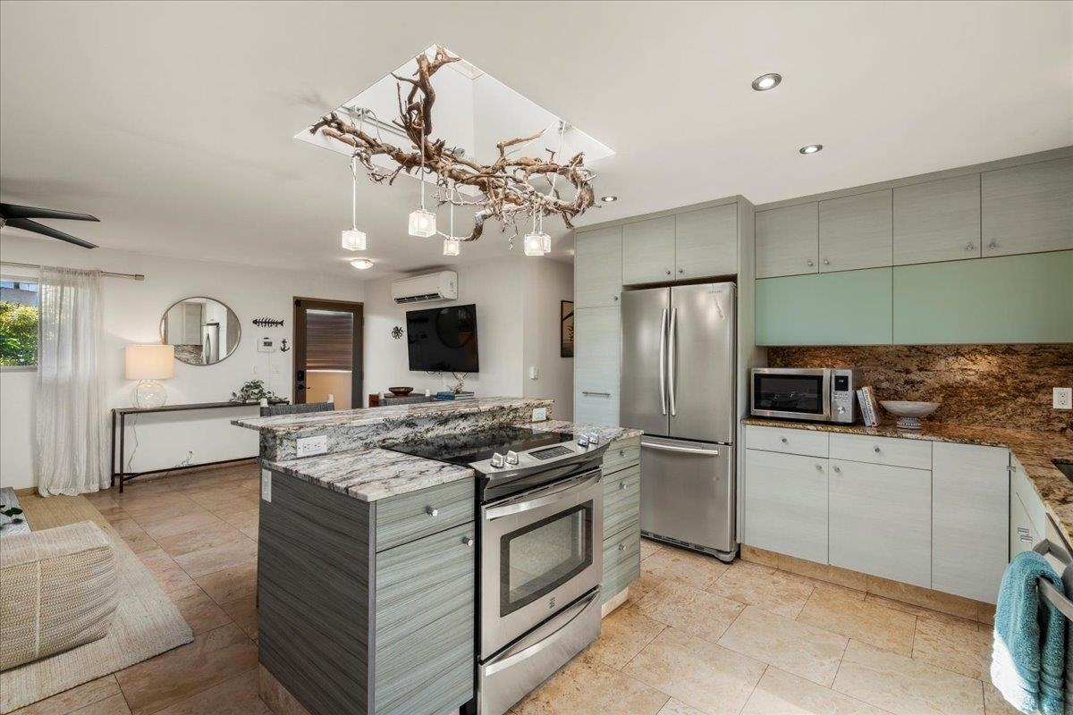 Paia, Hawaii, 96779, United States, 5 Bedrooms Bedrooms, ,4 BathroomsBathrooms,Residential,For Sale,1988155