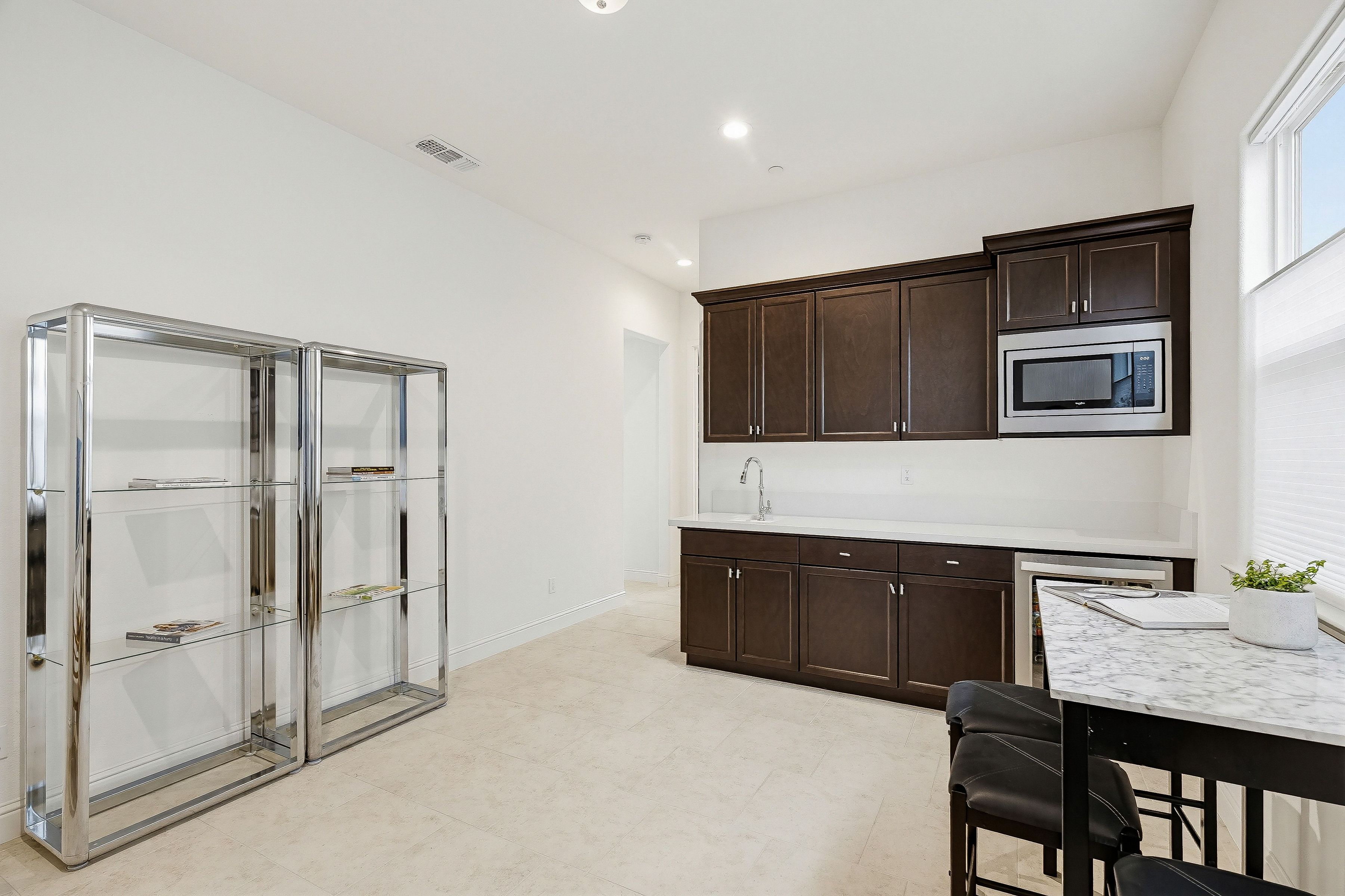  600 Bluffs Drive - 物件實景