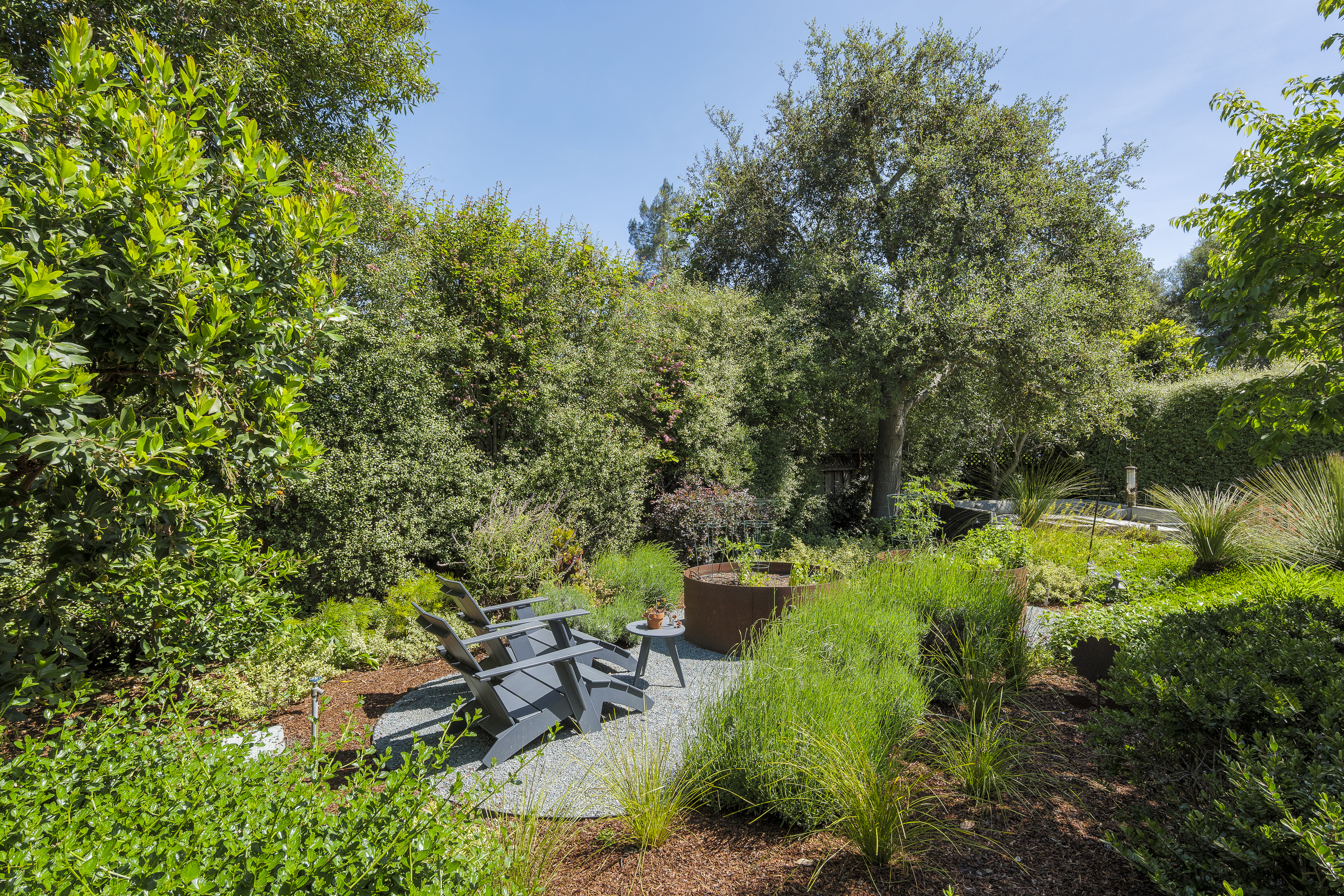  Beautifully Remodeled Craftsman-Inspired Home Located in the Willows - 物件實景