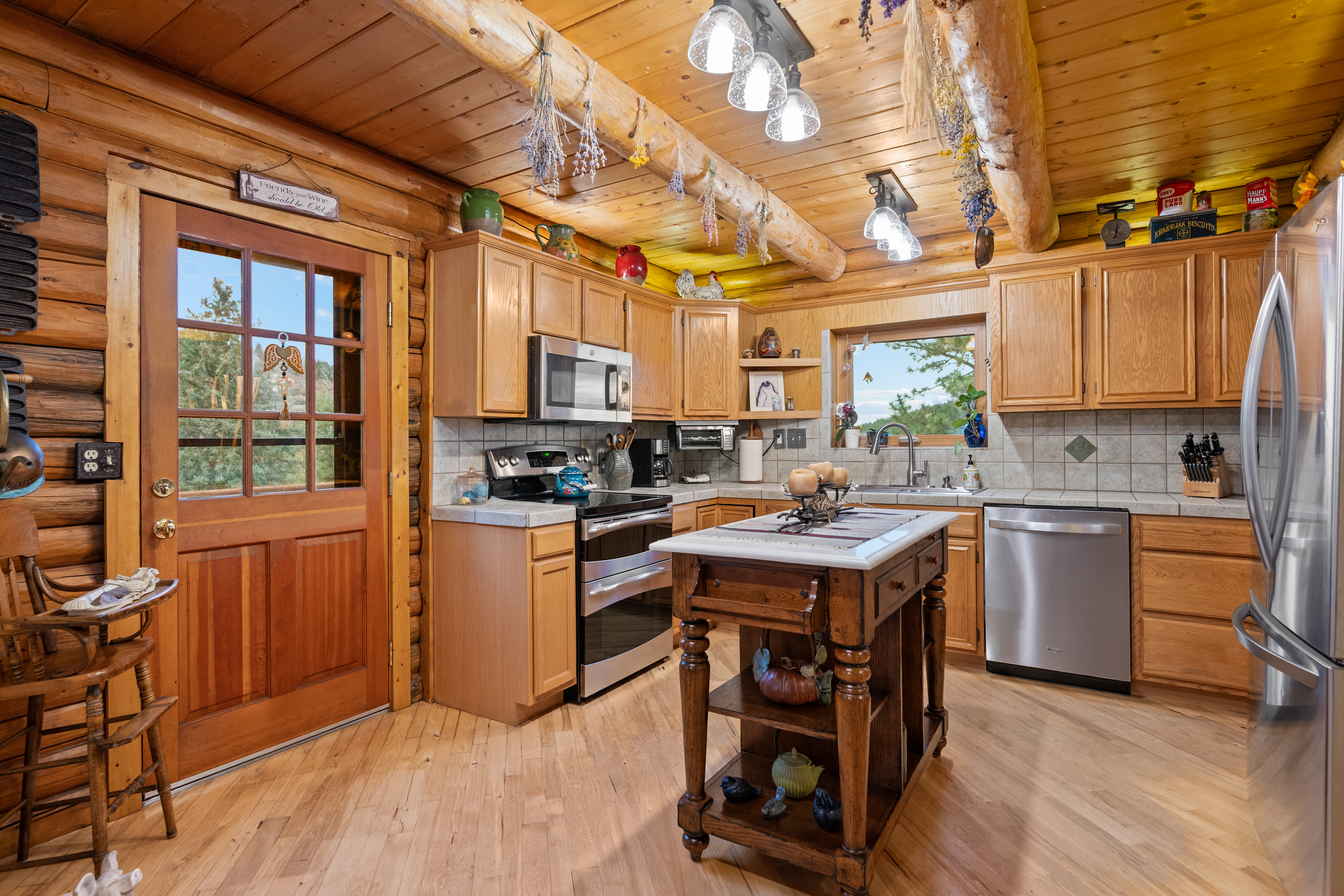  Chatfield Reservoir Log Home on Horse-Friendly 5 Acres with Wrap-Around Decks - 物件實景