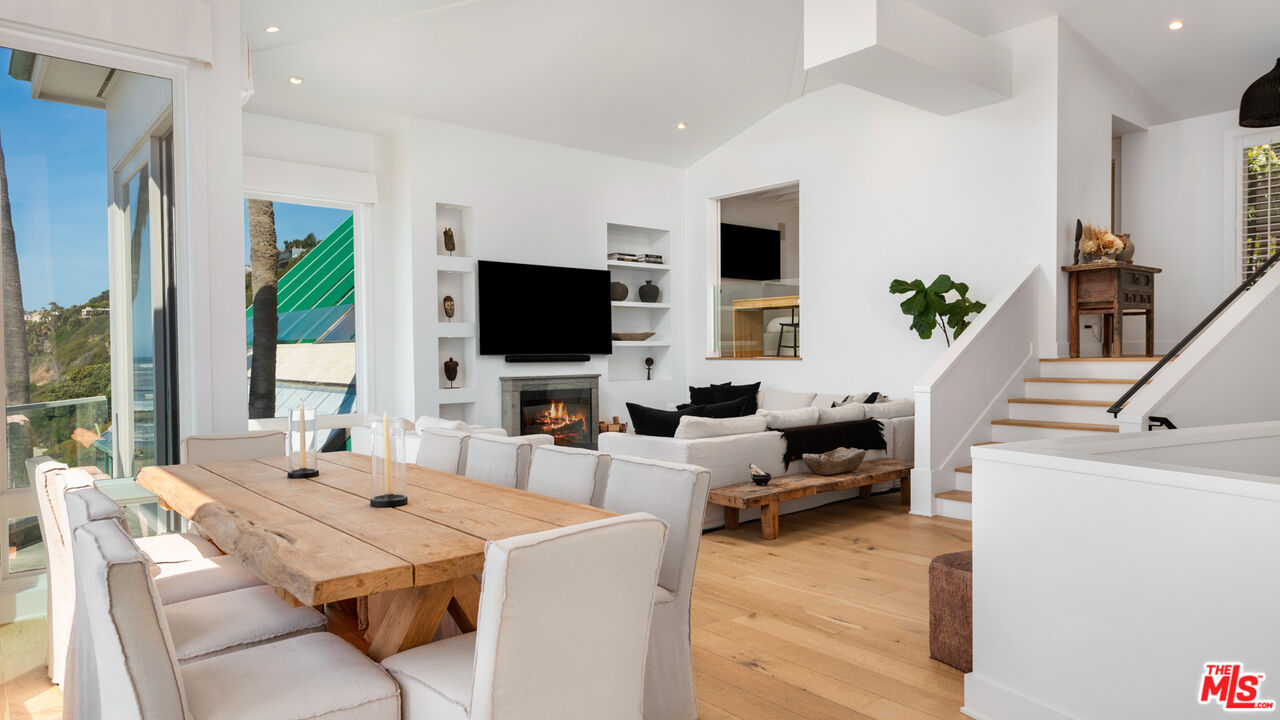 Malibu, California, 90265, United States, 4 Bedrooms Bedrooms, ,5 BathroomsBathrooms,Residential,For Sale,1897741