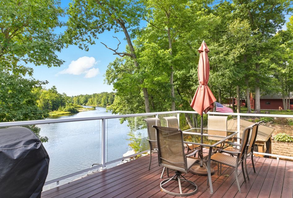 Big Rapids, Michigan, 49307, United States, 3 Bedrooms Bedrooms, ,4 BathroomsBathrooms,Residential,For Sale,1976014