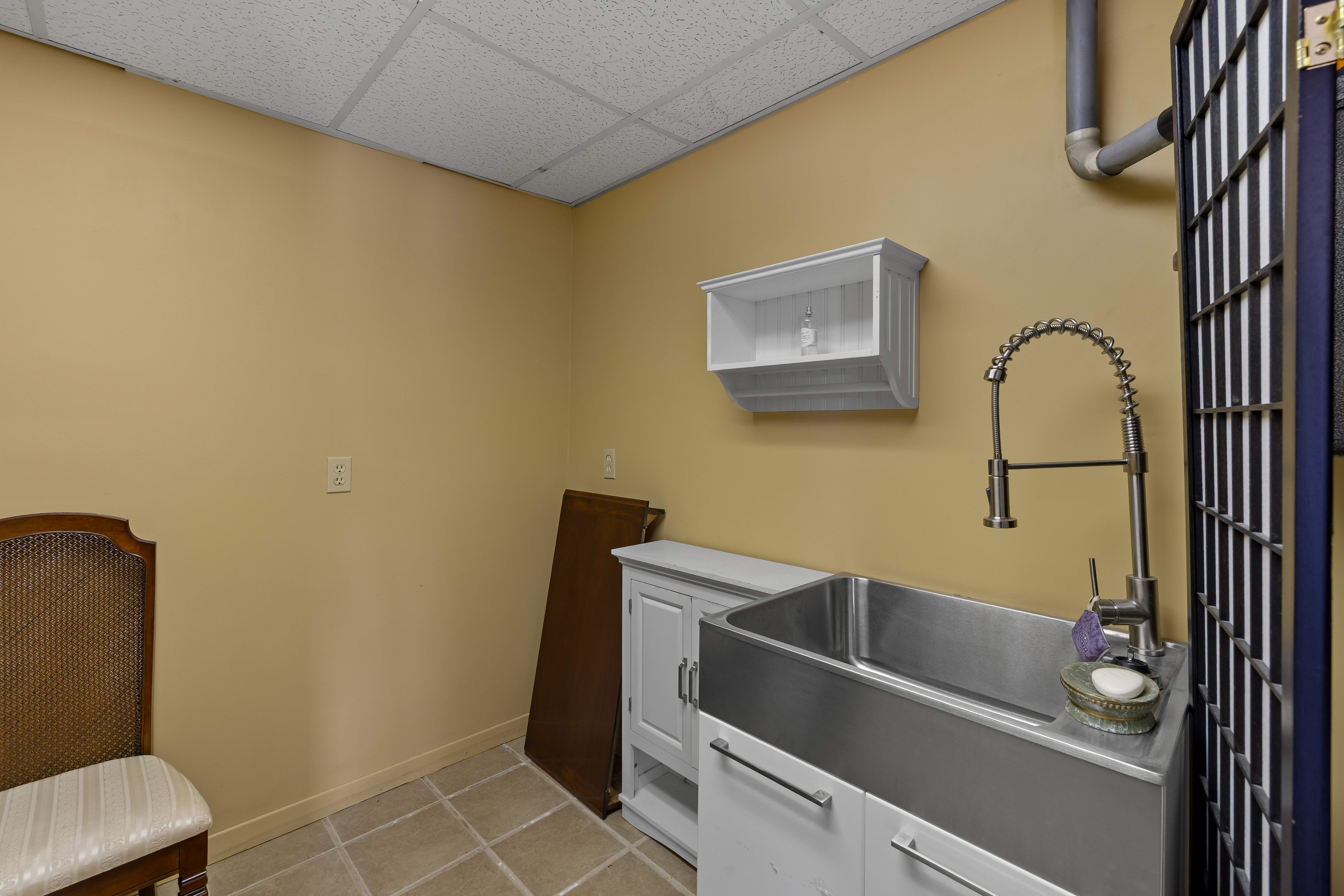 South Frontenac, Ontario, K0H 2L0, CA, 3 Bedrooms Bedrooms, ,3 BathroomsBathrooms,Residential,For Sale,1960739