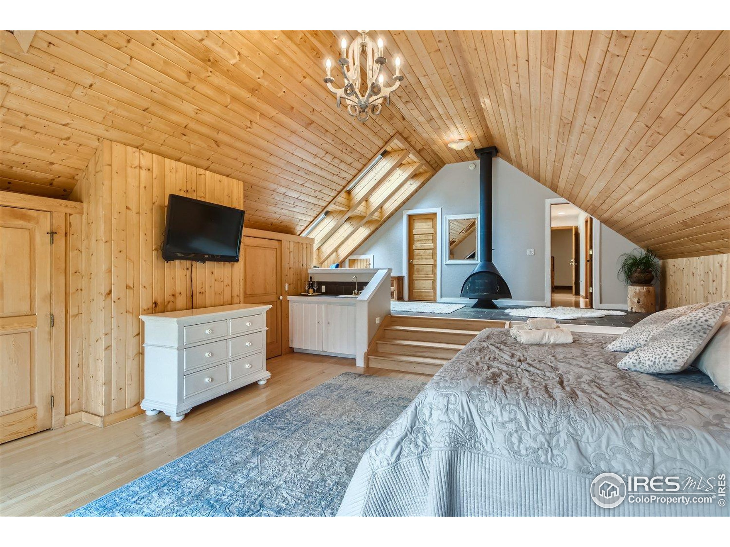 Boulder, Colorado, 80302, United States, 5 Bedrooms Bedrooms, ,2 BathroomsBathrooms,Residential,For Sale,1900877
