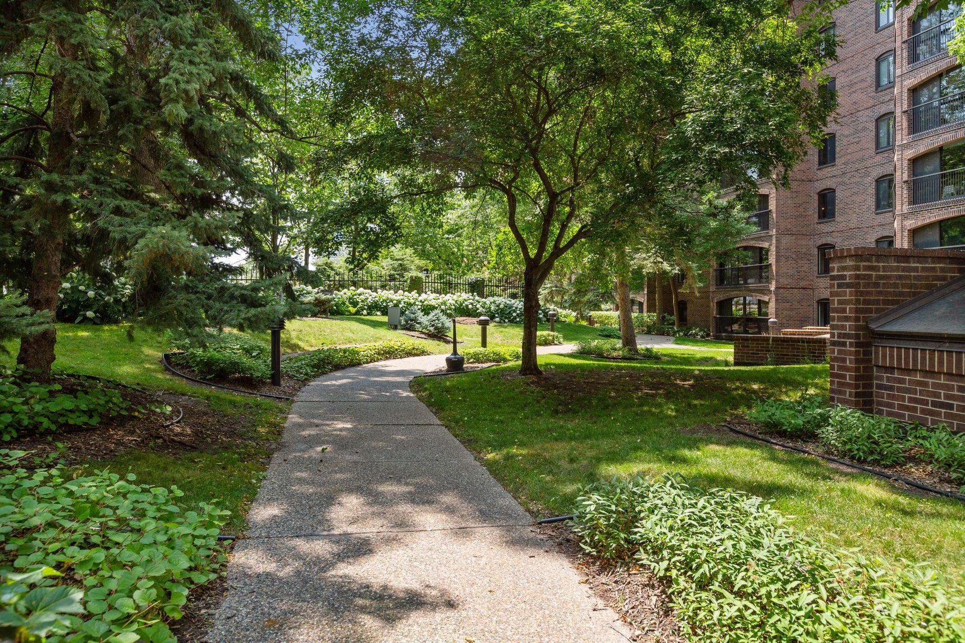 Minneapolis, Minnesota, 55403, United States, 2 Bedrooms Bedrooms, ,1 BathroomBathrooms,Residential,For Sale,1794027