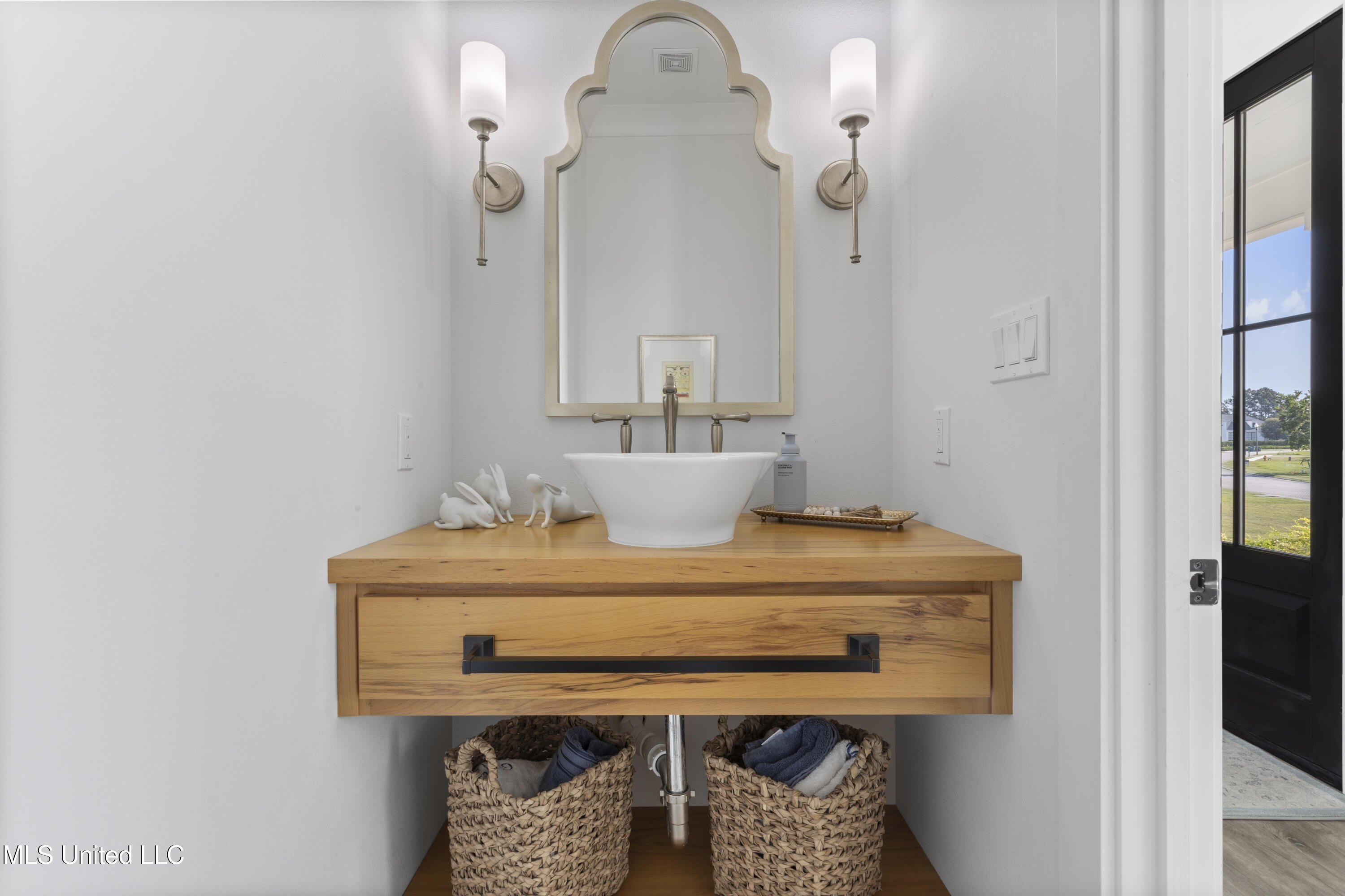 Biloxi, Mississippi, 39531, United States, 4 Bedrooms Bedrooms, ,4 BathroomsBathrooms,Residential,For Sale,1978703