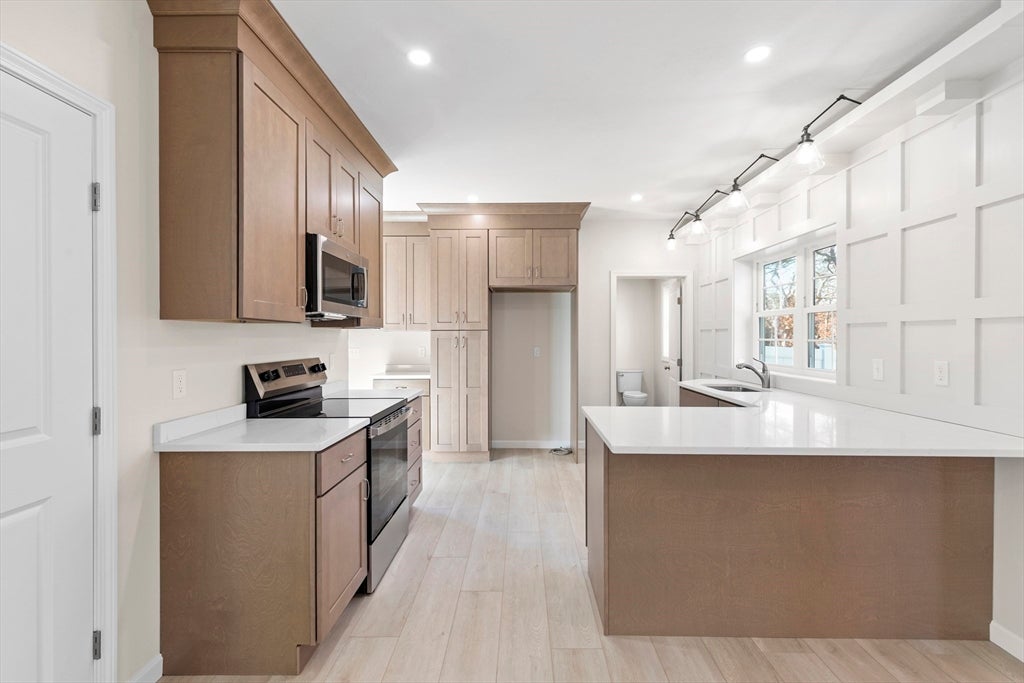 Plymouth, Massachusetts, 02360, United States, 3 Bedrooms Bedrooms, ,2 BathroomsBathrooms,Residential,For Sale,2049436