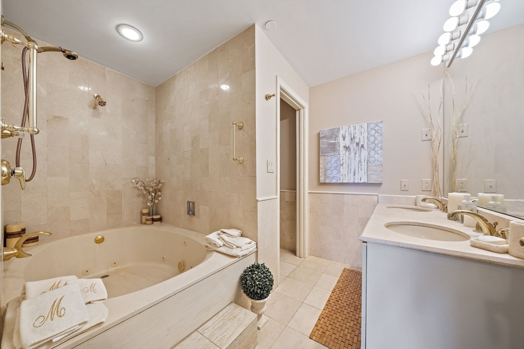 Quincy, Massachusetts, 02171, United States, 2 Bedrooms Bedrooms, ,2 BathroomsBathrooms,Residential,For Sale,1845437
