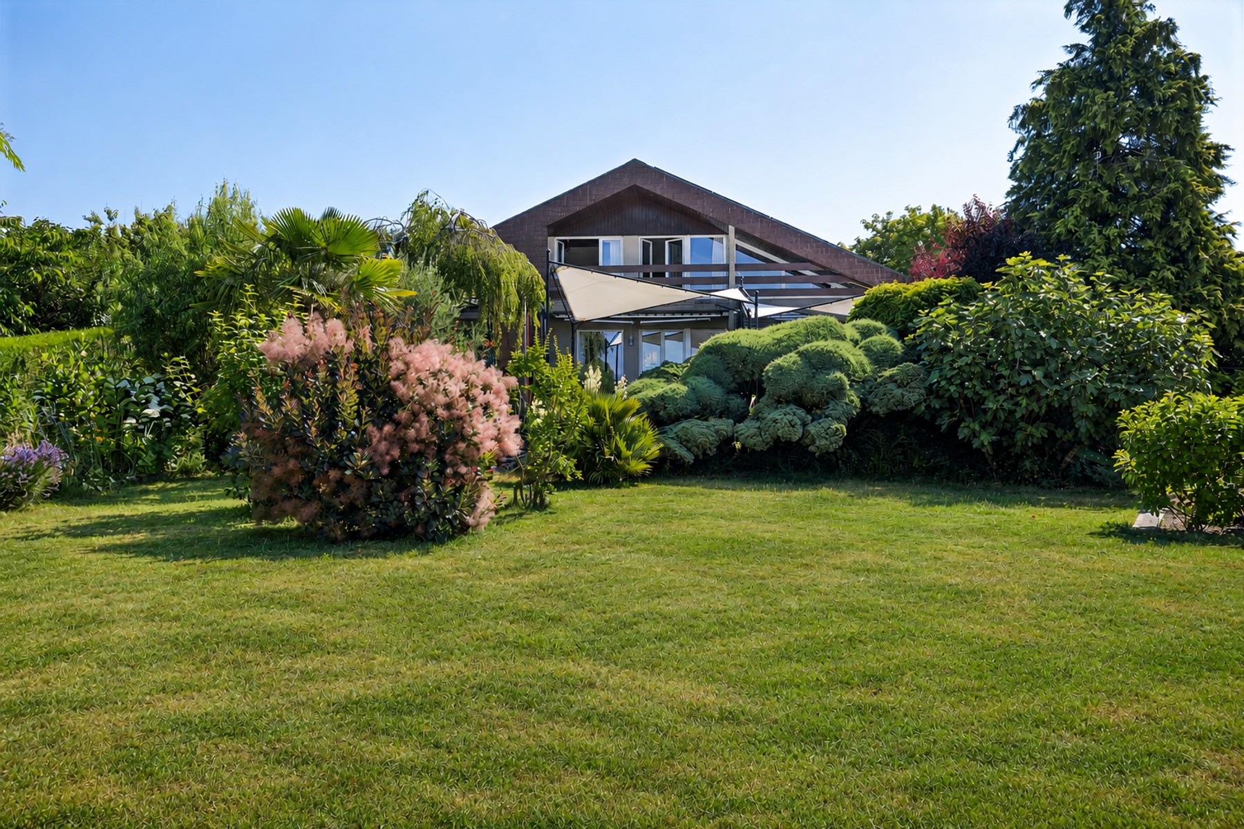  Single-family home with a large yard in a residential neighborhood just a few mi - 物件實景