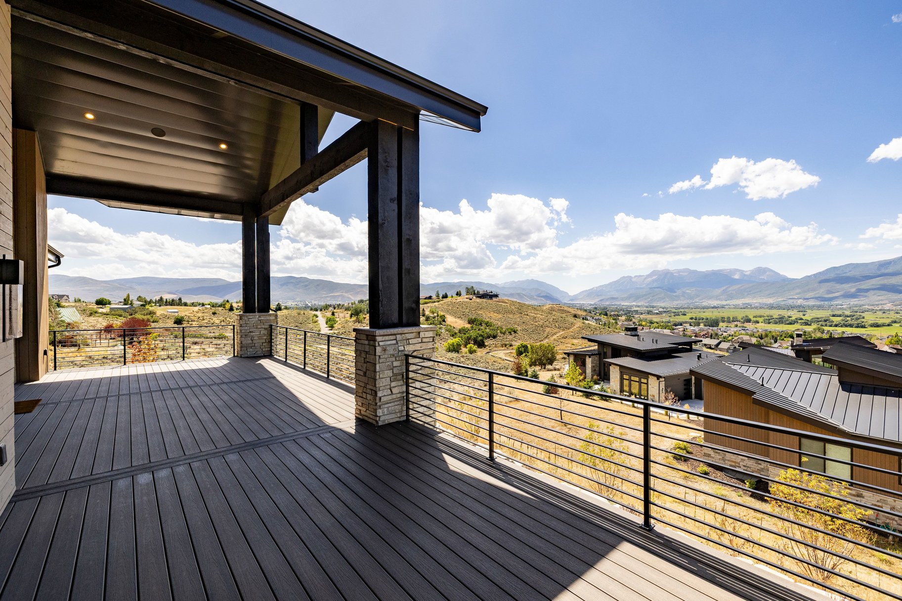  Upgraded Luxury Living with Panoramic Mountain Views - 物件實景