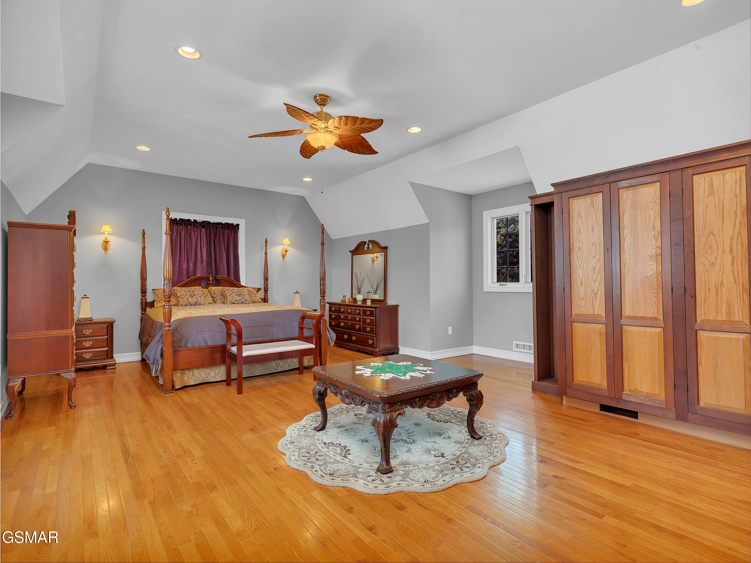 Mooresburg, Tennessee, 37811, United States, 3 Bedrooms Bedrooms, ,5 BathroomsBathrooms,Residential,For Sale,1974875