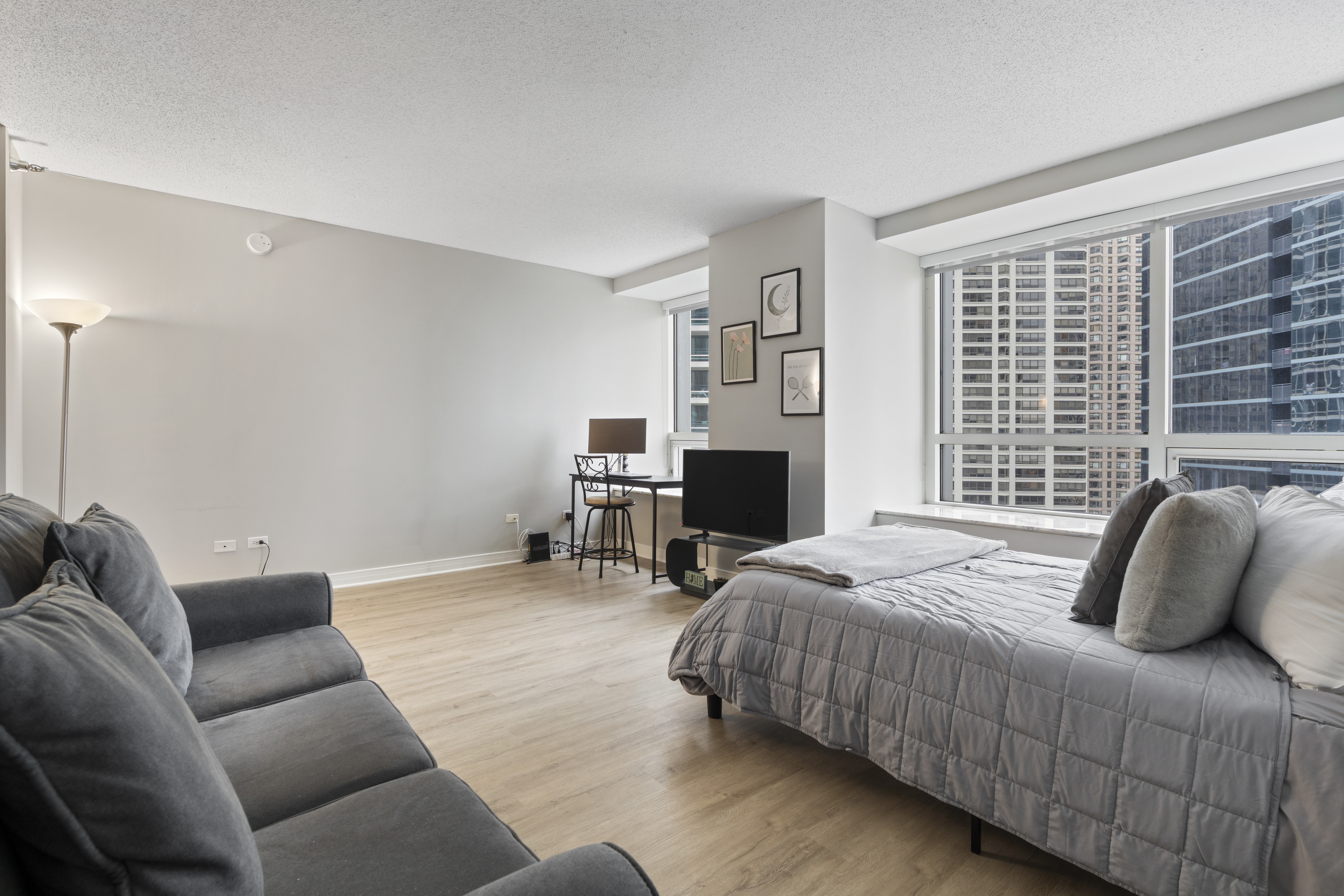  Great Large Studio with Northeast Views of Lake Michigan and Bennett Park - 物件實景