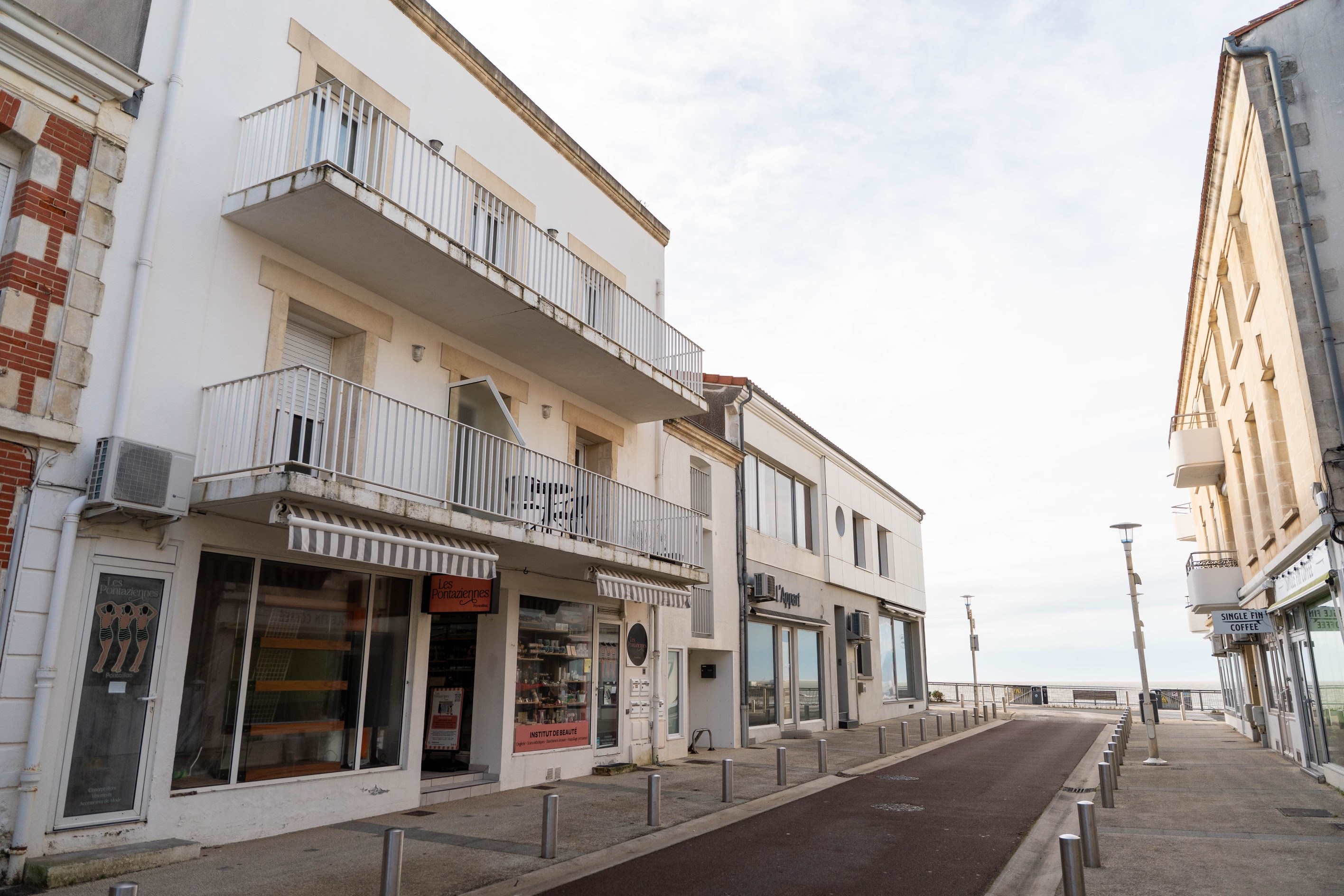  Waterfront Duplex with a Large Terrace and Sea Views - 物件實景