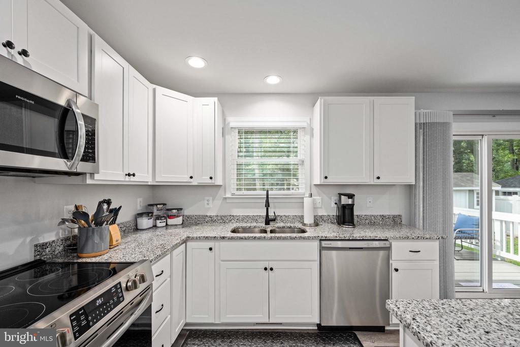 Colonial Beach, Virginia, 22443, United States, 4 Bedrooms Bedrooms, ,3 BathroomsBathrooms,Residential,For Sale,1917593