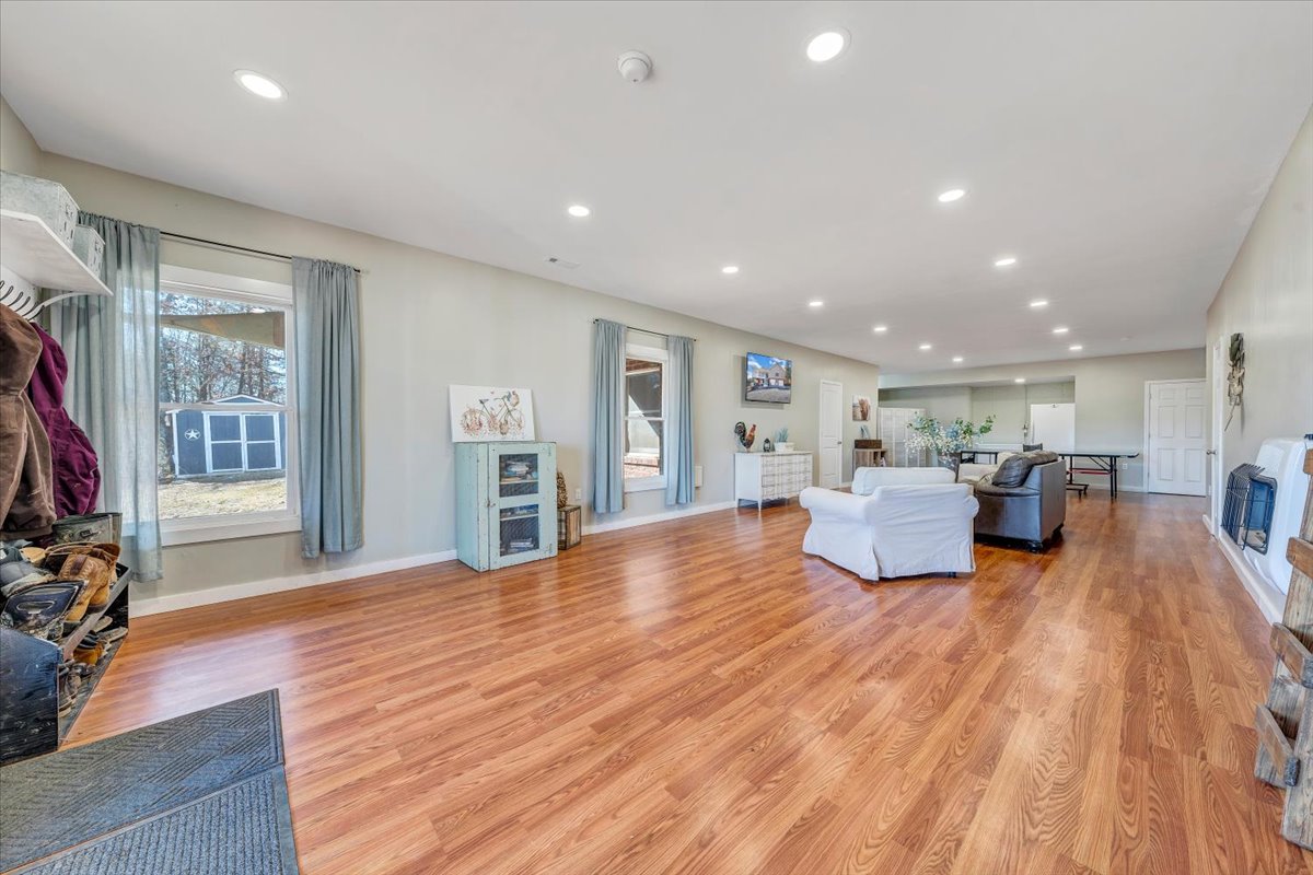 Buchanan, Virginia, 24066, United States, 5 Bedrooms Bedrooms, ,4 BathroomsBathrooms,Residential,For Sale,1900741