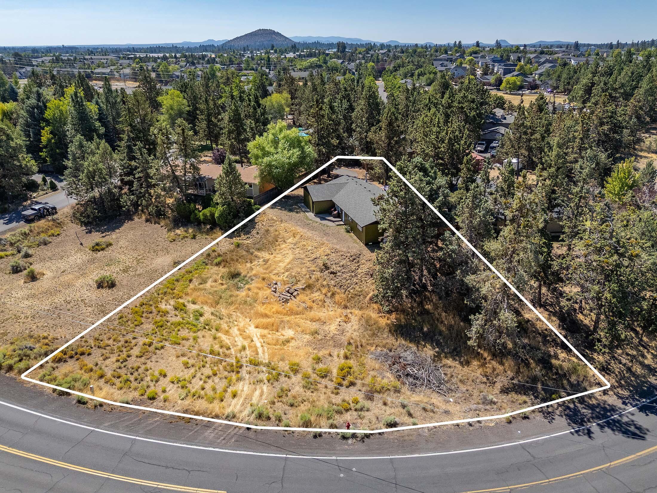 Bend, Oregon, 97701, United States, 3 Bedrooms Bedrooms, ,2 BathroomsBathrooms,Residential,For Sale,1913585