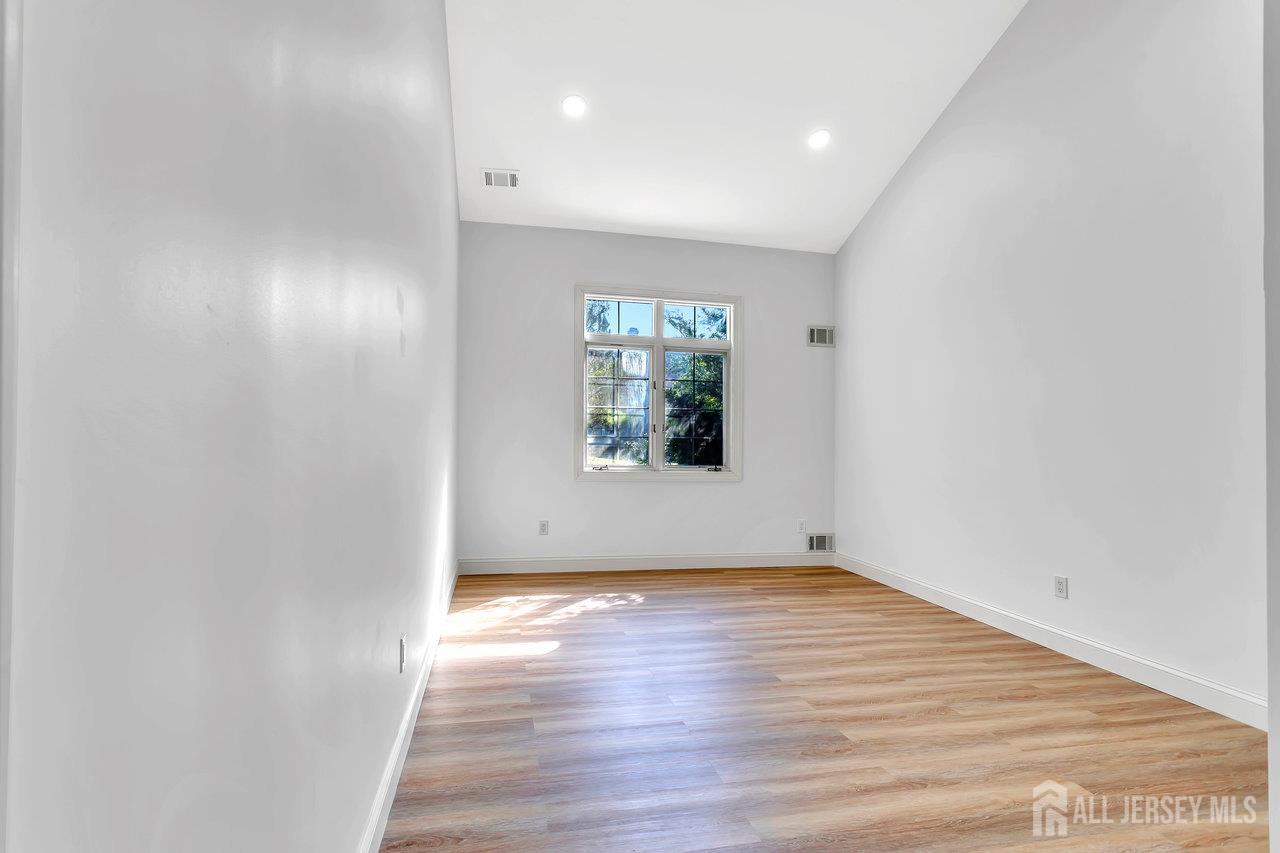 Monroe, New Jersey, 08831, United States, 2 Bedrooms Bedrooms, ,3 BathroomsBathrooms,Residential,For Sale,1918602
