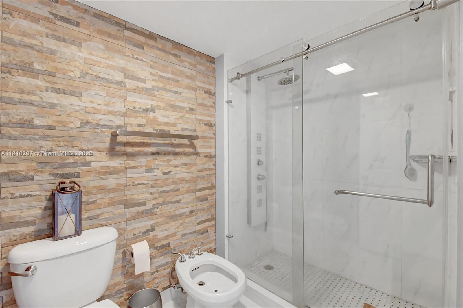 Sunny Isles Beach, Florida, 33160, United States, 2 Bedrooms Bedrooms, ,2 BathroomsBathrooms,Residential,For Sale,1837266