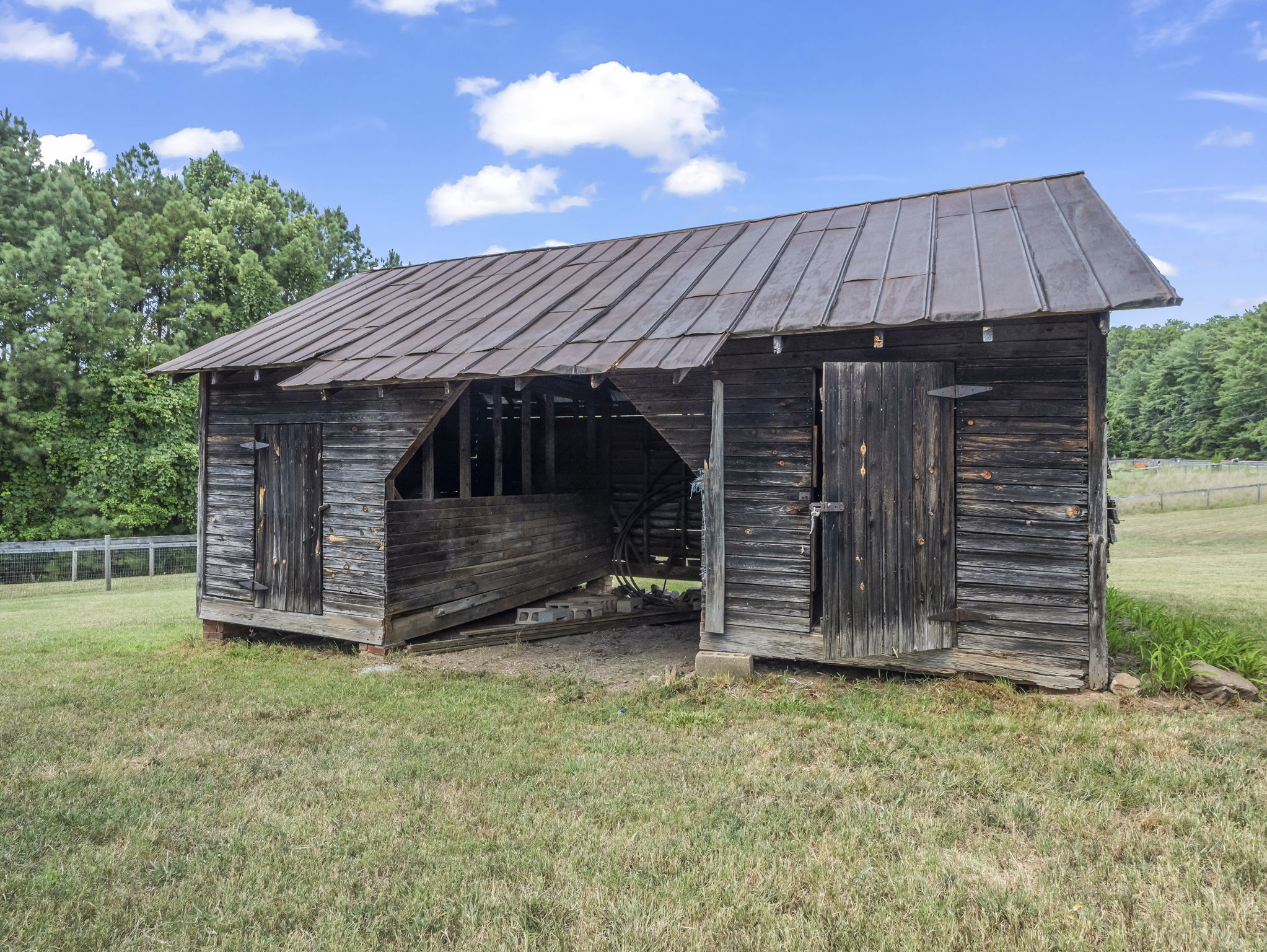 Tryon, North Carolina, 28782, United States, 3 Bedrooms Bedrooms, ,2 BathroomsBathrooms,Residential,For Sale,1927809