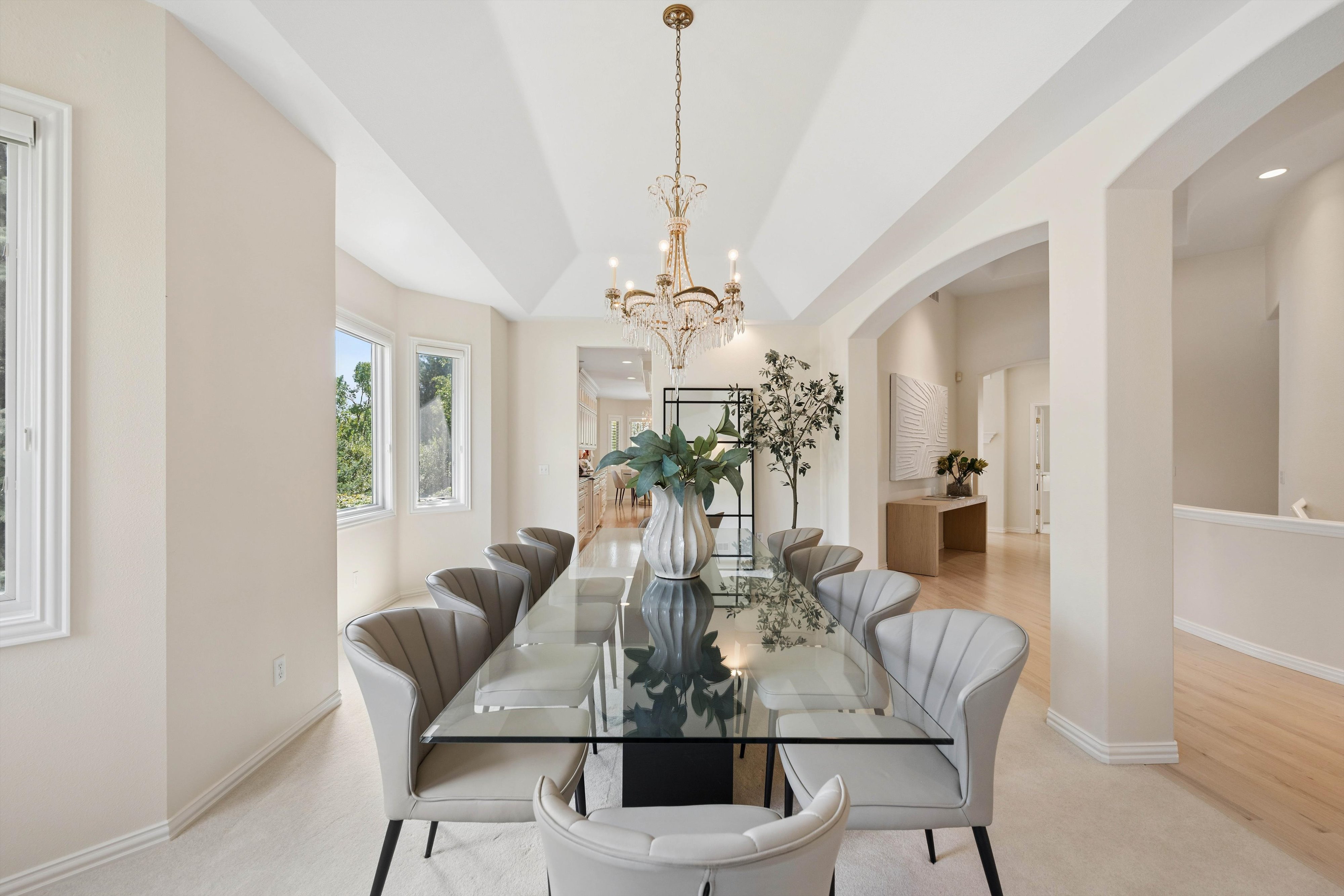  Luxury Features, Thoughtful Upgrades And Beautiful Outdoor Space - 物件實景