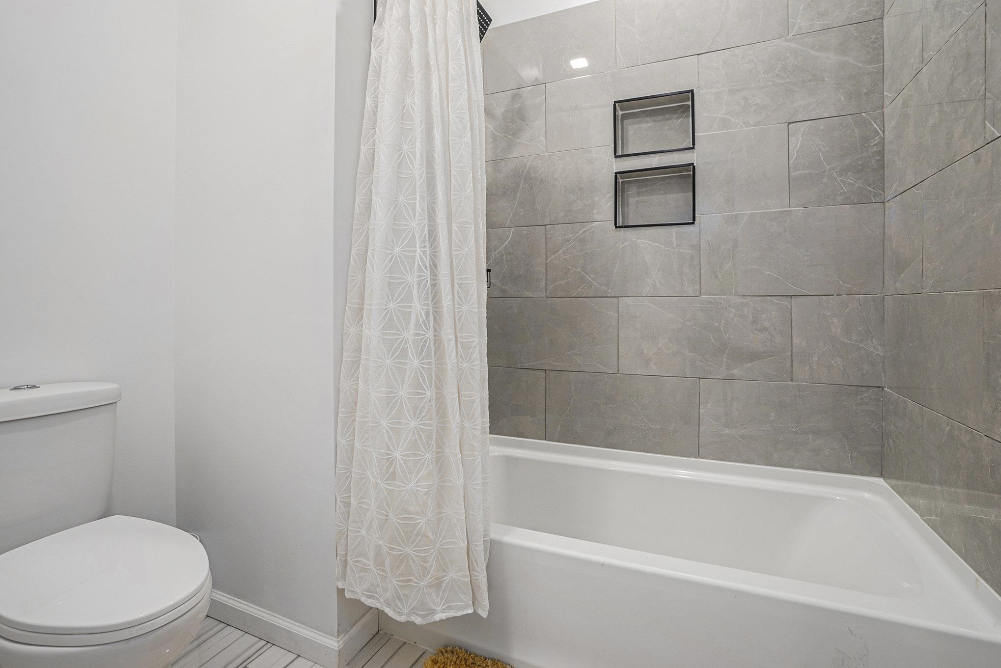 Elkhart, Indiana, 46517, United States, 7 Bedrooms Bedrooms, ,6 BathroomsBathrooms,Residential,For Sale,1987525