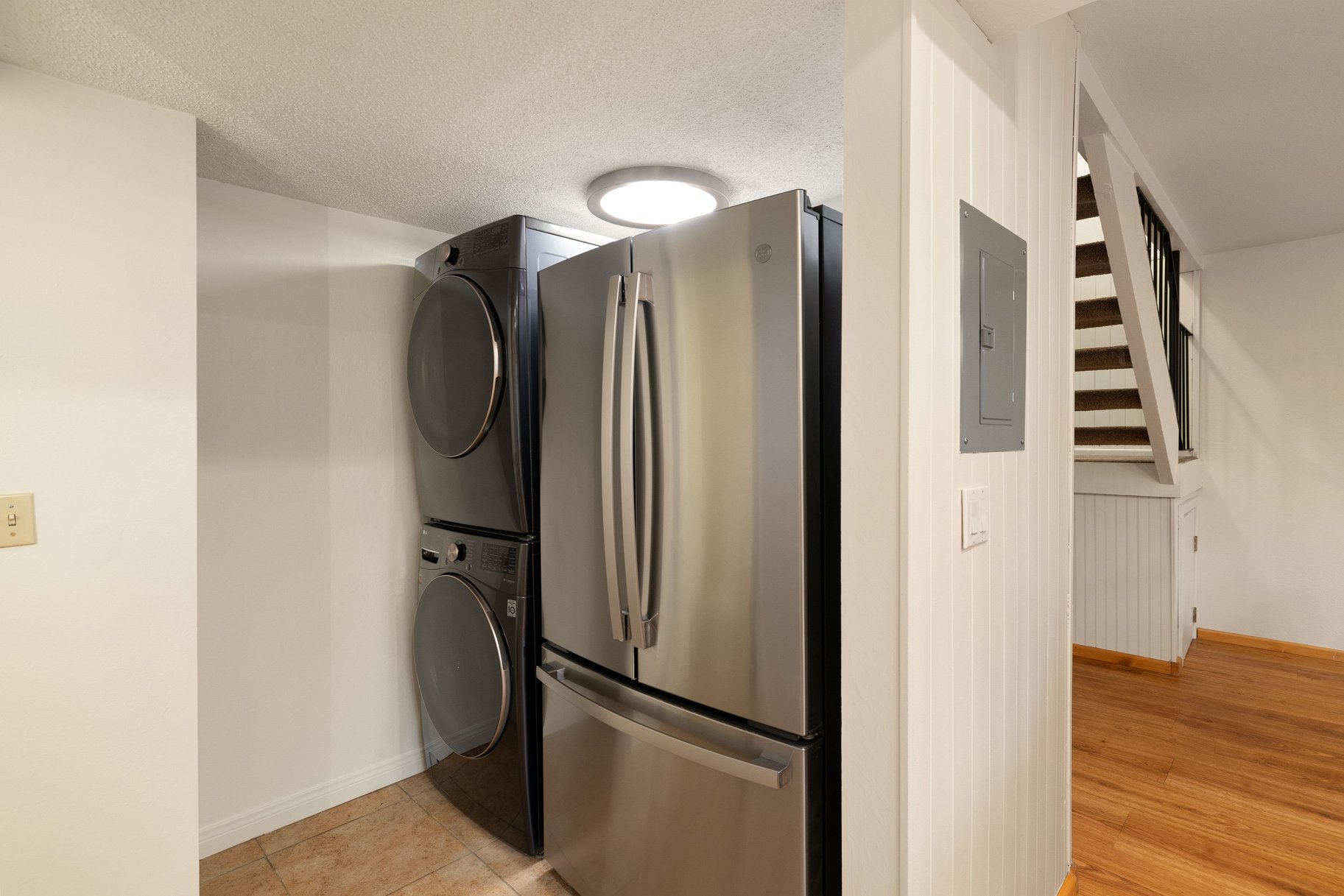  Updated and Well Located Lake Forest Glen Condo - 物件實景