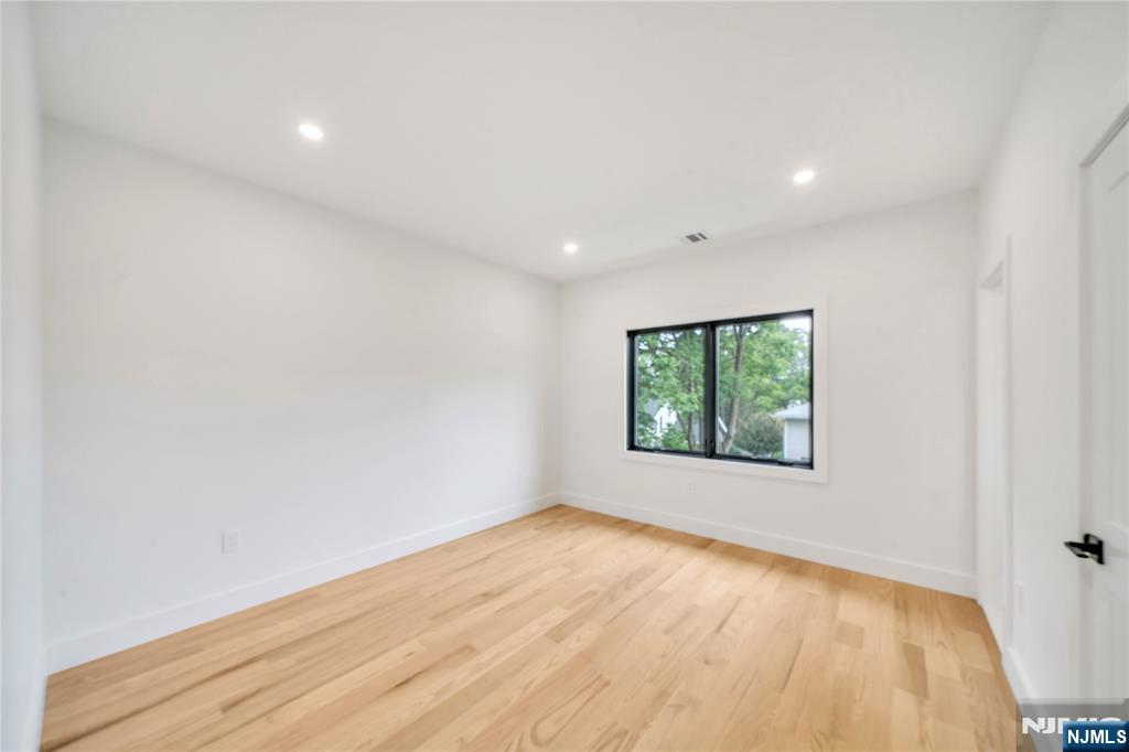 Northvale, New Jersey, 07647, United States, 6 Bedrooms Bedrooms, ,6 BathroomsBathrooms,Residential,For Sale,2003296