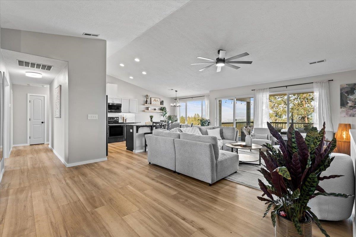Spokane, Washington, 99217, United States, 4 Bedrooms Bedrooms, ,2 BathroomsBathrooms,Residential,For Sale,1923974