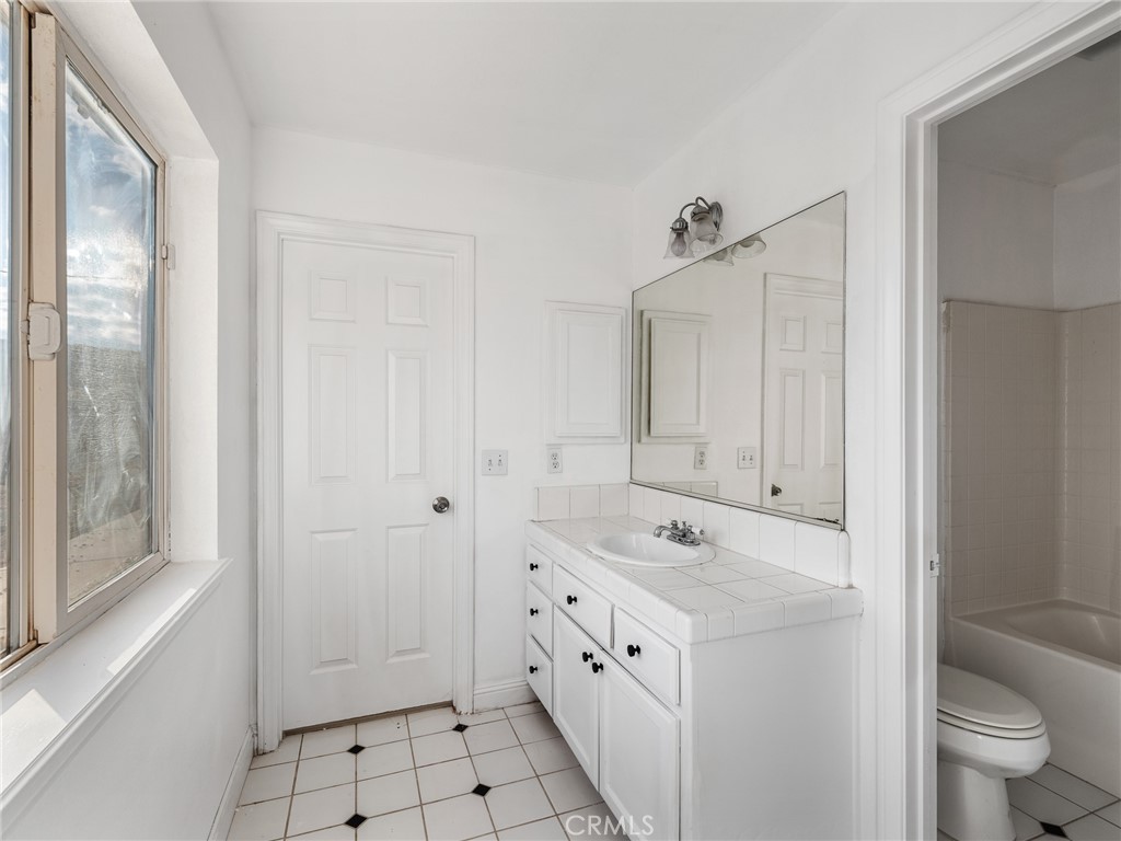 Hesperia, California, 92344, United States, 5 Bedrooms Bedrooms, ,3 BathroomsBathrooms,Residential,For Sale,1996826